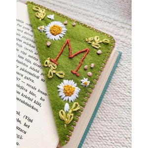 In Stock Factory Wholesale Personalized Beautiful Flower Letter Custom Bookmark Felt Corner Handmade DIY Embroidery Bookmark