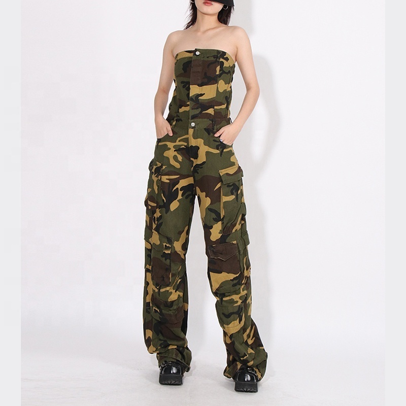 TWOTWINSTYLE Wholesale Camouflage Loose Cargo Jumpsuits Strapless Sleeveless High Waist Jumpsuits For Women 2023