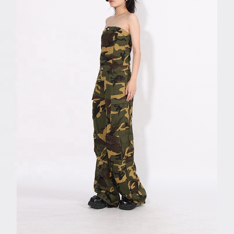 TWOTWINSTYLE Wholesale Camouflage Loose Cargo Jumpsuits Strapless Sleeveless High Waist Jumpsuits For Women 2023