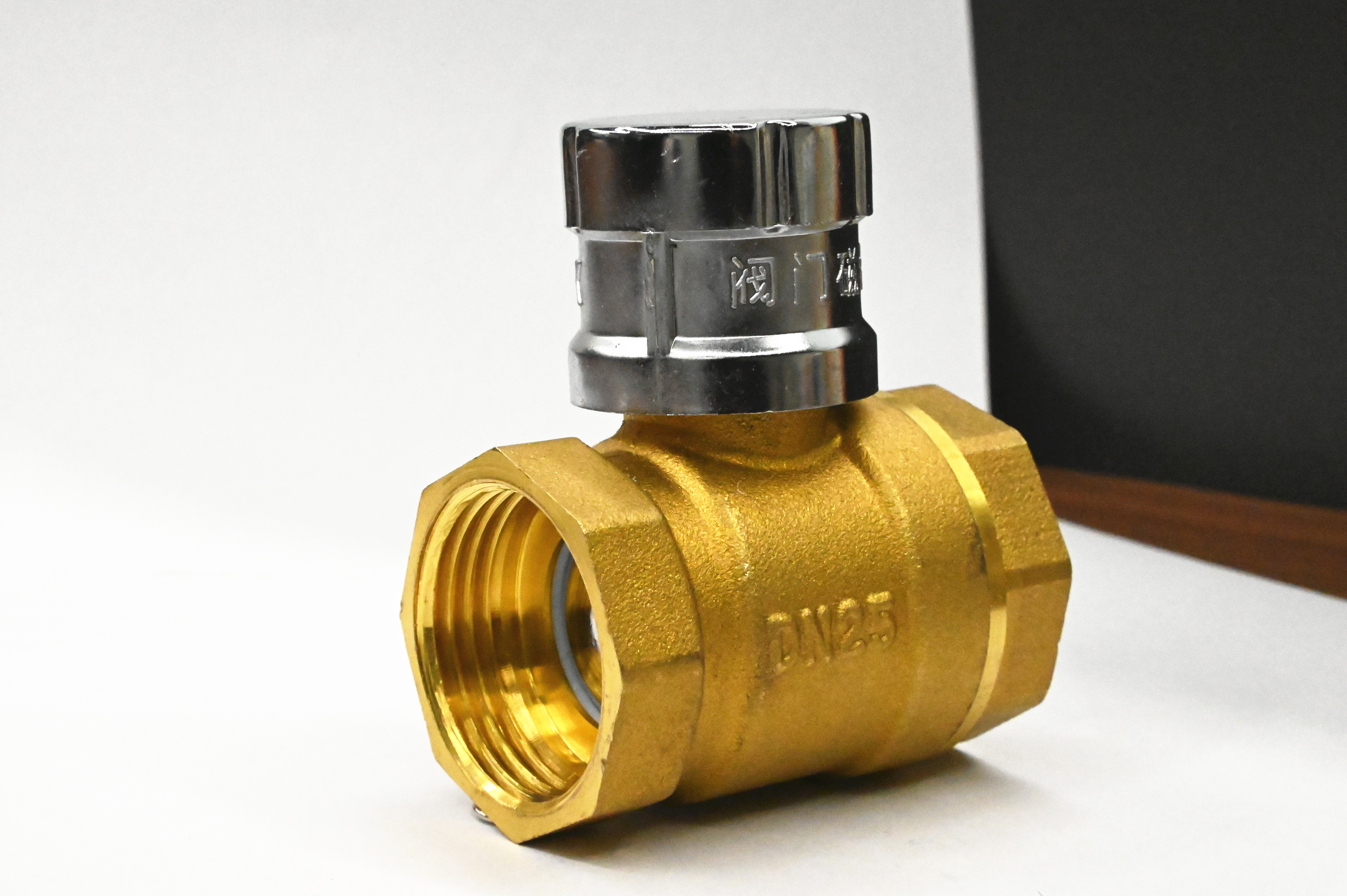 Hot Selling Female Connection Valves Brass Ball Stainless Steel Valve ANSI150  Globe PN16 Small Size Metal Valves