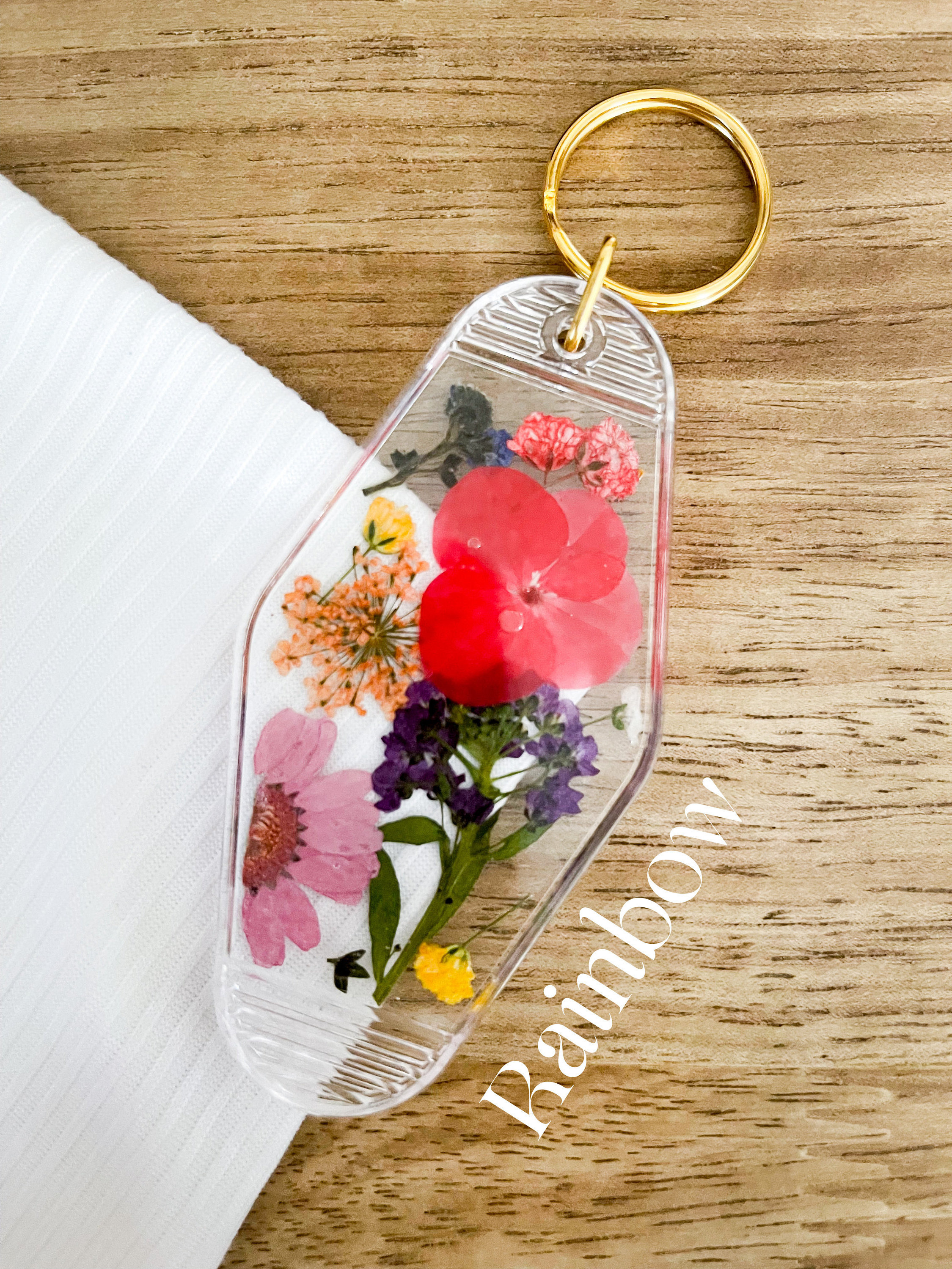 Pressed Flower Vintage Motel Keychain Customized Resin Dried Flower Keychain