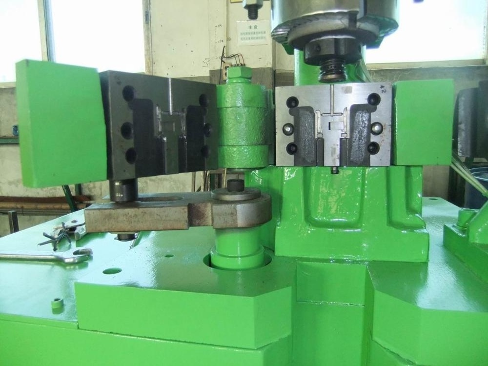 Simple Manual Plastic Zipper Injection Molding Machine