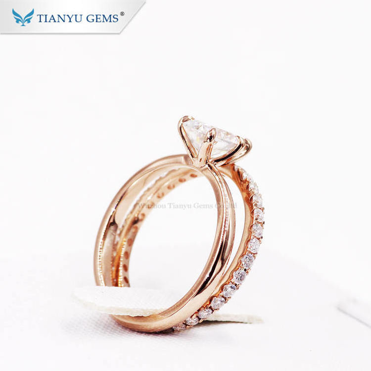 Tianyu Custom Fine Jewelry 14K 18K Solid Rose Gold Wedding Engagement Ring Set For Women With Pear Brilliant Diamond Moissanite