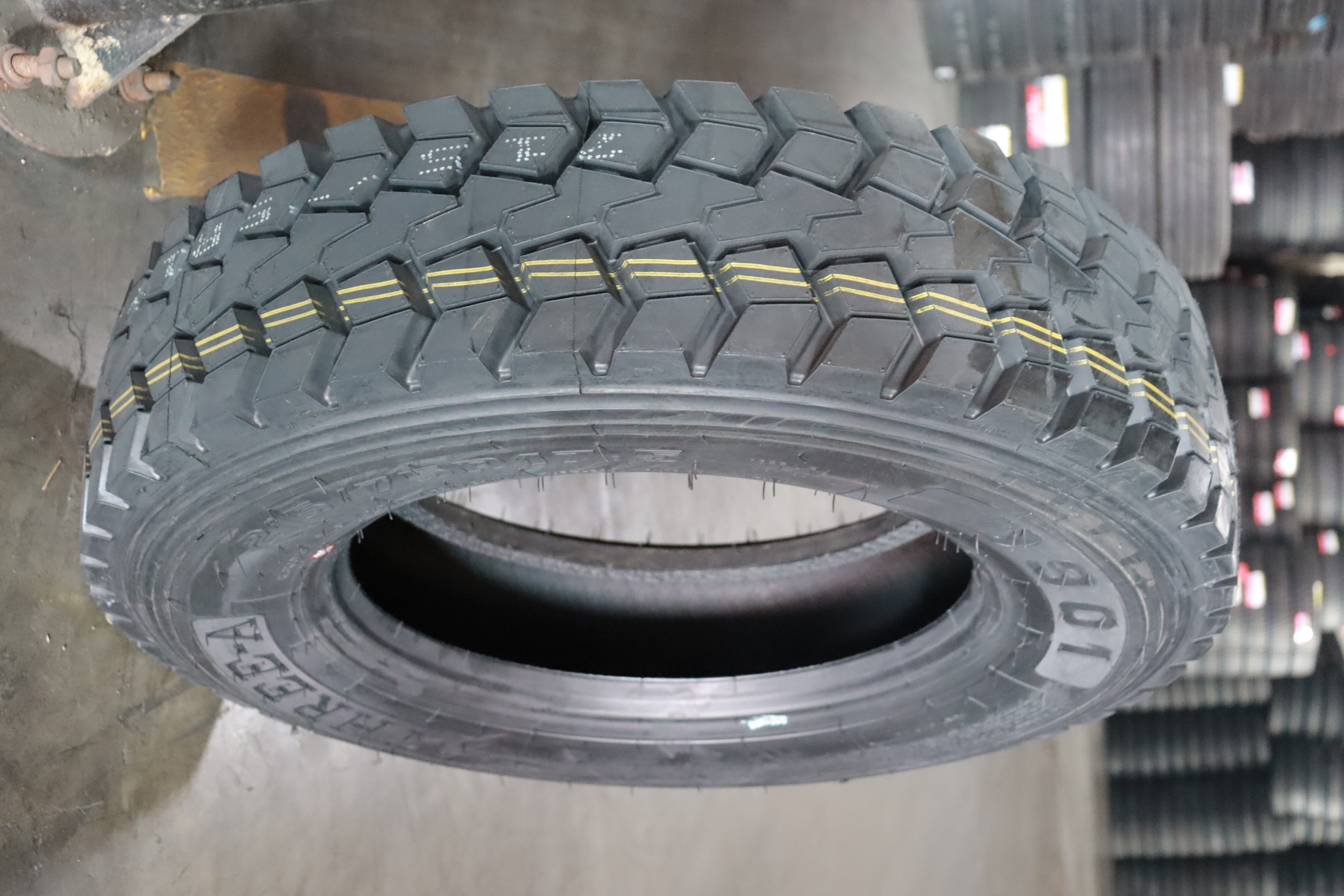 11r22.5 open shoulder drive truck tire 215/75R17.5 235/75R17.5 18pr, not used truck tire 12 22.5 315 80R22.5 385 65R22.5 700/16