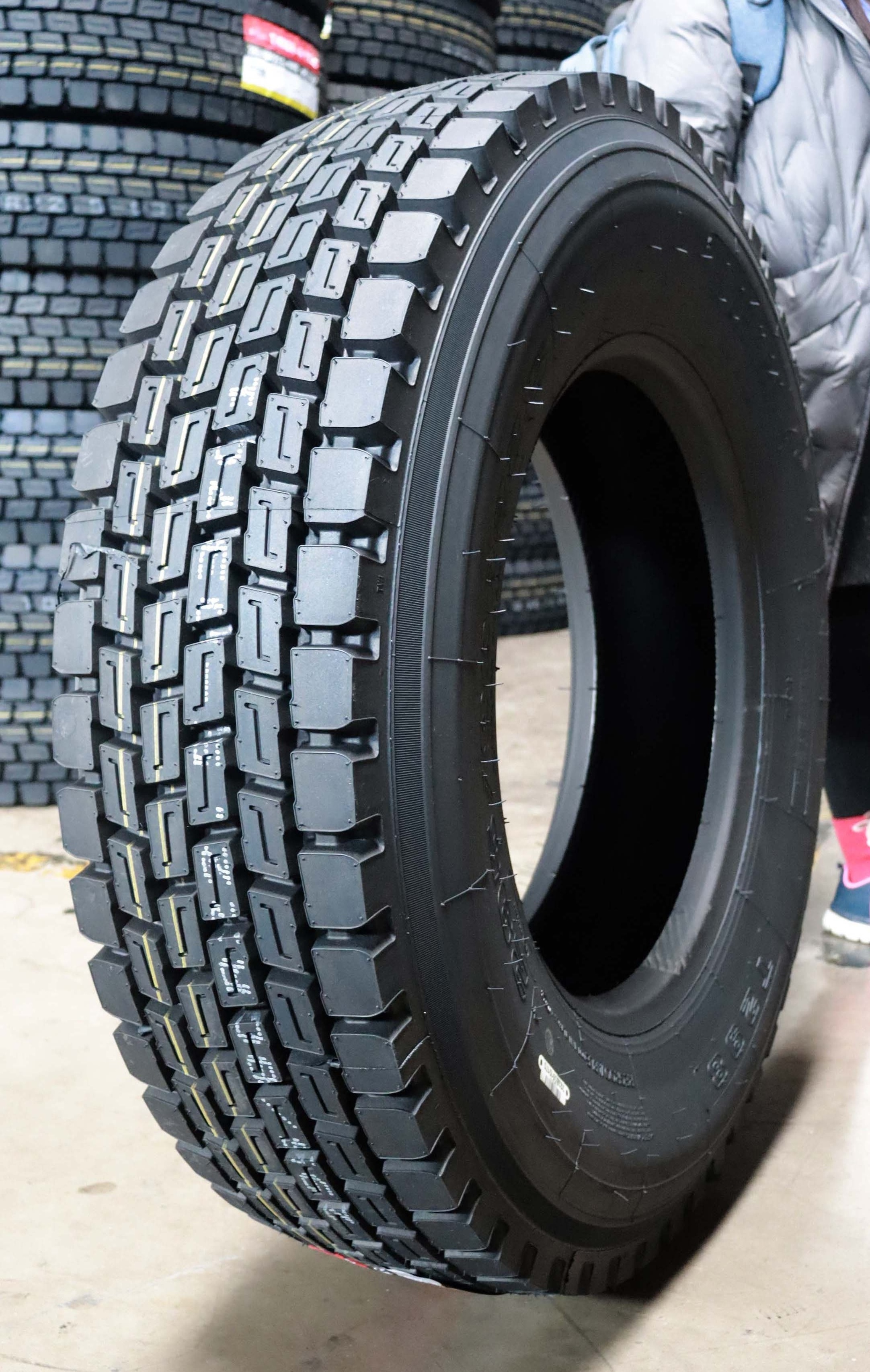 11r22.5 open shoulder drive truck tire 215/75R17.5 235/75R17.5 18pr, not used truck tire 12 22.5 315 80R22.5 385 65R22.5 700/16