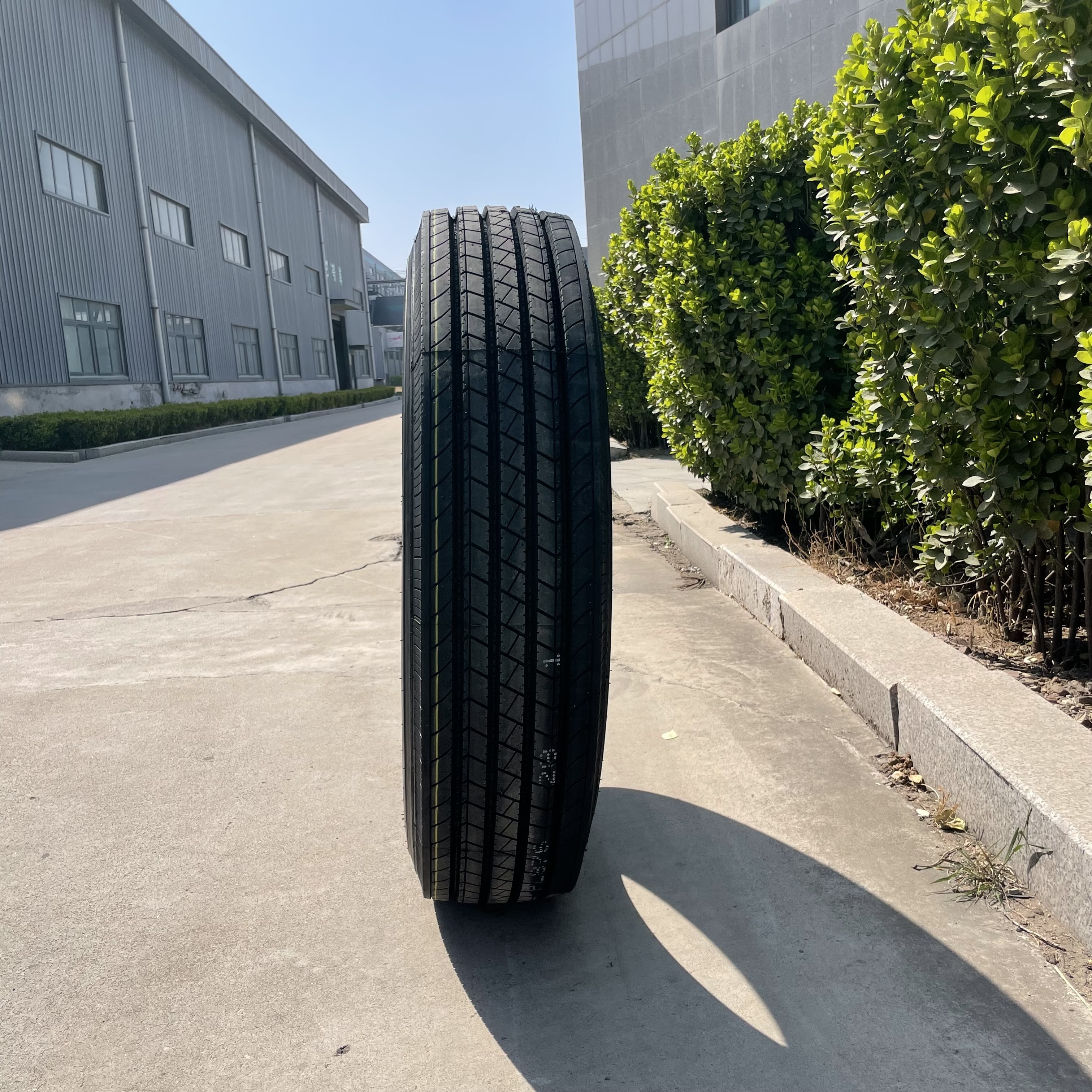 import china goods truck cheap tire rubber 11r 22.5 11r 24.5 truck tires for sale , 12 ply cheap semi truck tires for sale