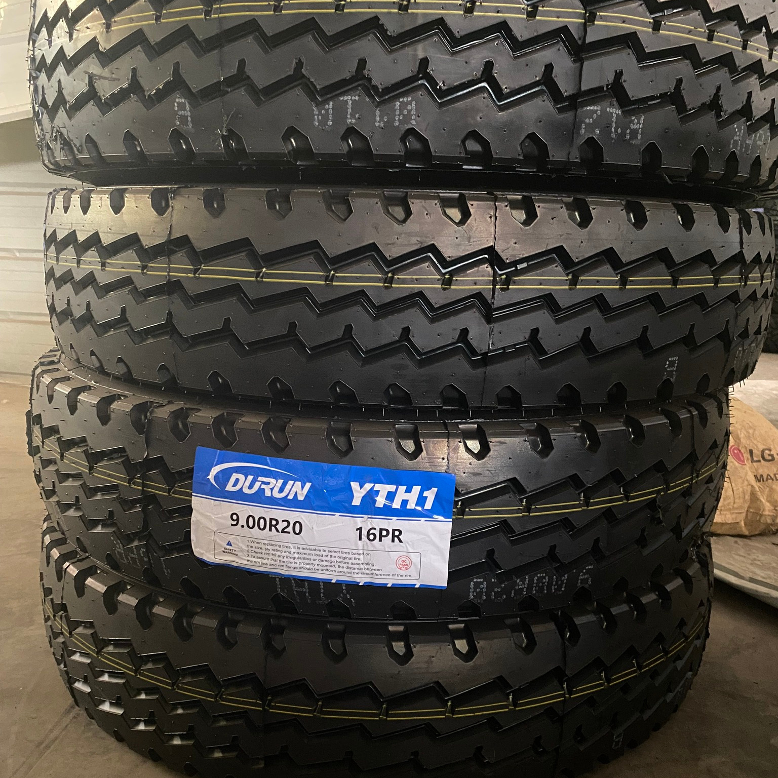 13r22.5  9.00r20 radial truck tires triangle durun brand at Factory direct price 295 75 22.5 semi truck tires 11r 22.5 in china