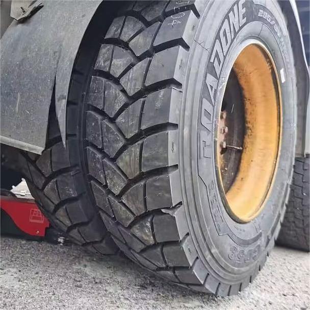 China Tire Manufacturer Truck Tire 315/80/22.5 11r22.5 11r24.5 12r22.5 ,HOWO good high quality truck tyres 295/80R22.5 for sale