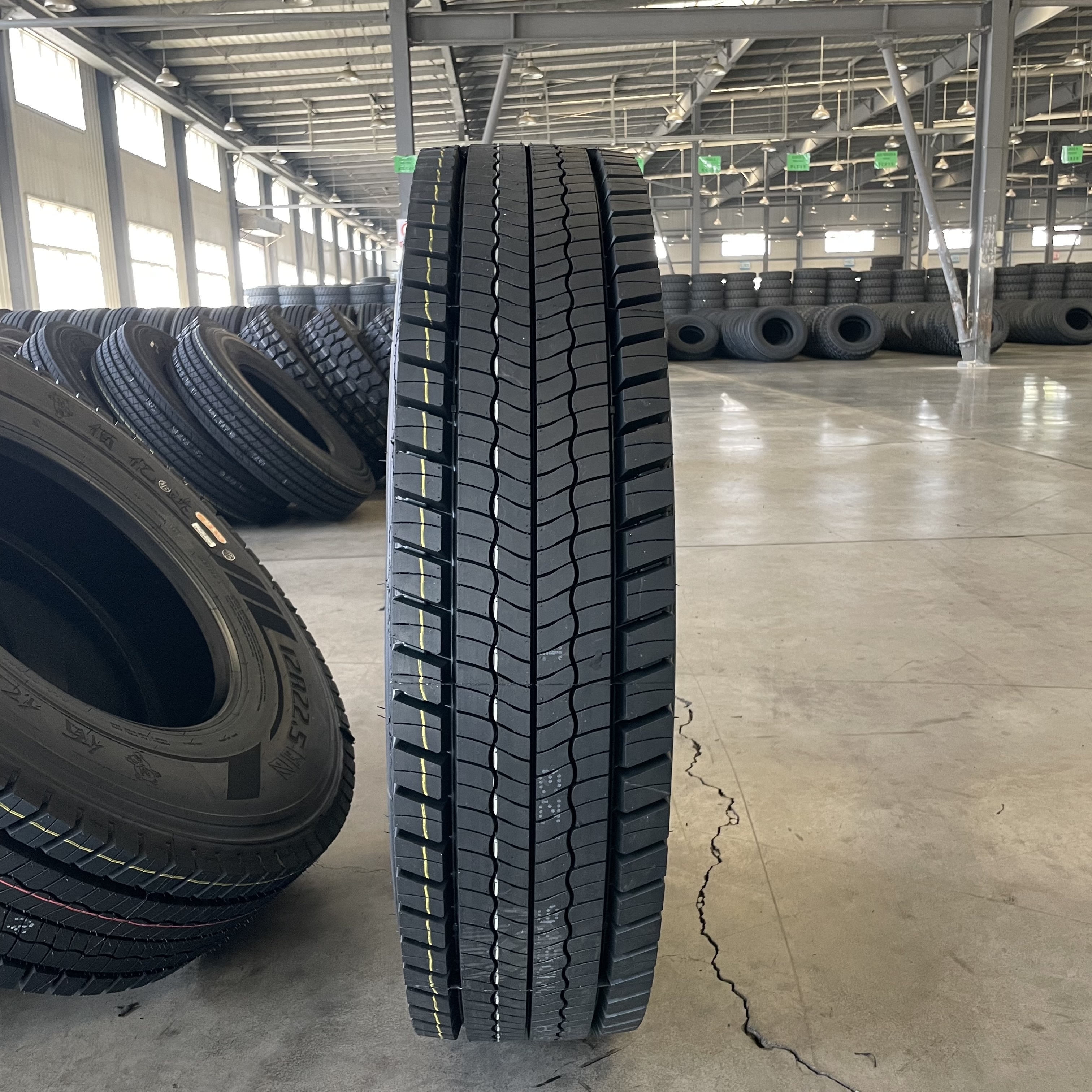 LONGMARCH cheap 315/80r22.5 truck tyres in China,Best-selling commercial 11r24.5 heavy truck tire with Various patterns on sale