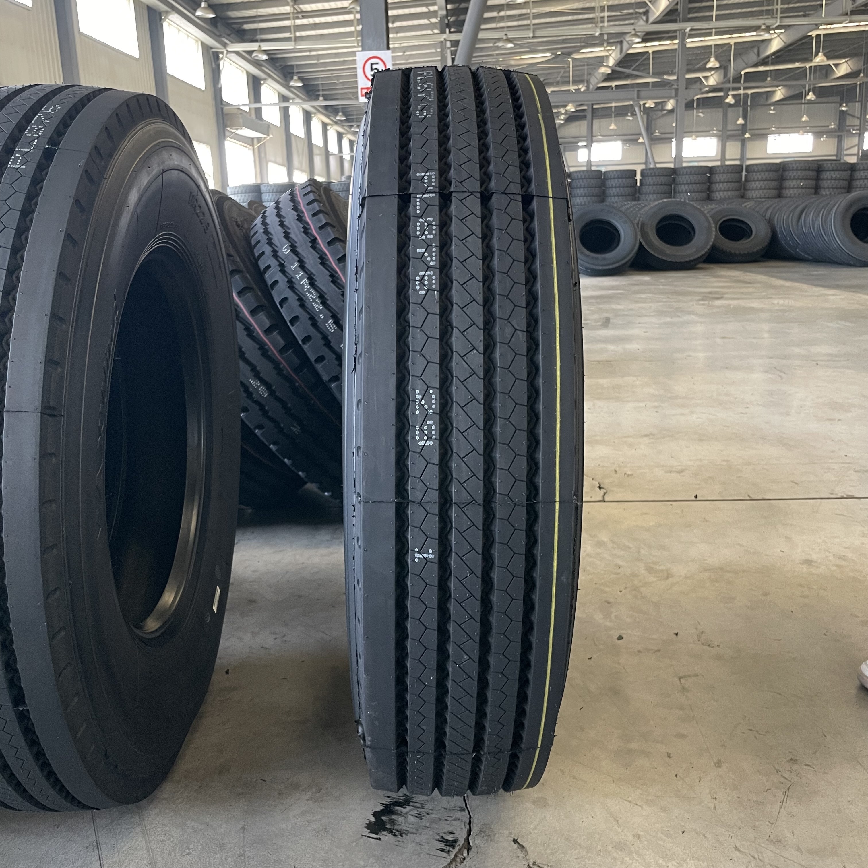 LONGMARCH cheap 315/80r22.5 truck tyres in China,Best-selling commercial 11r24.5 heavy truck tire with Various patterns on sale