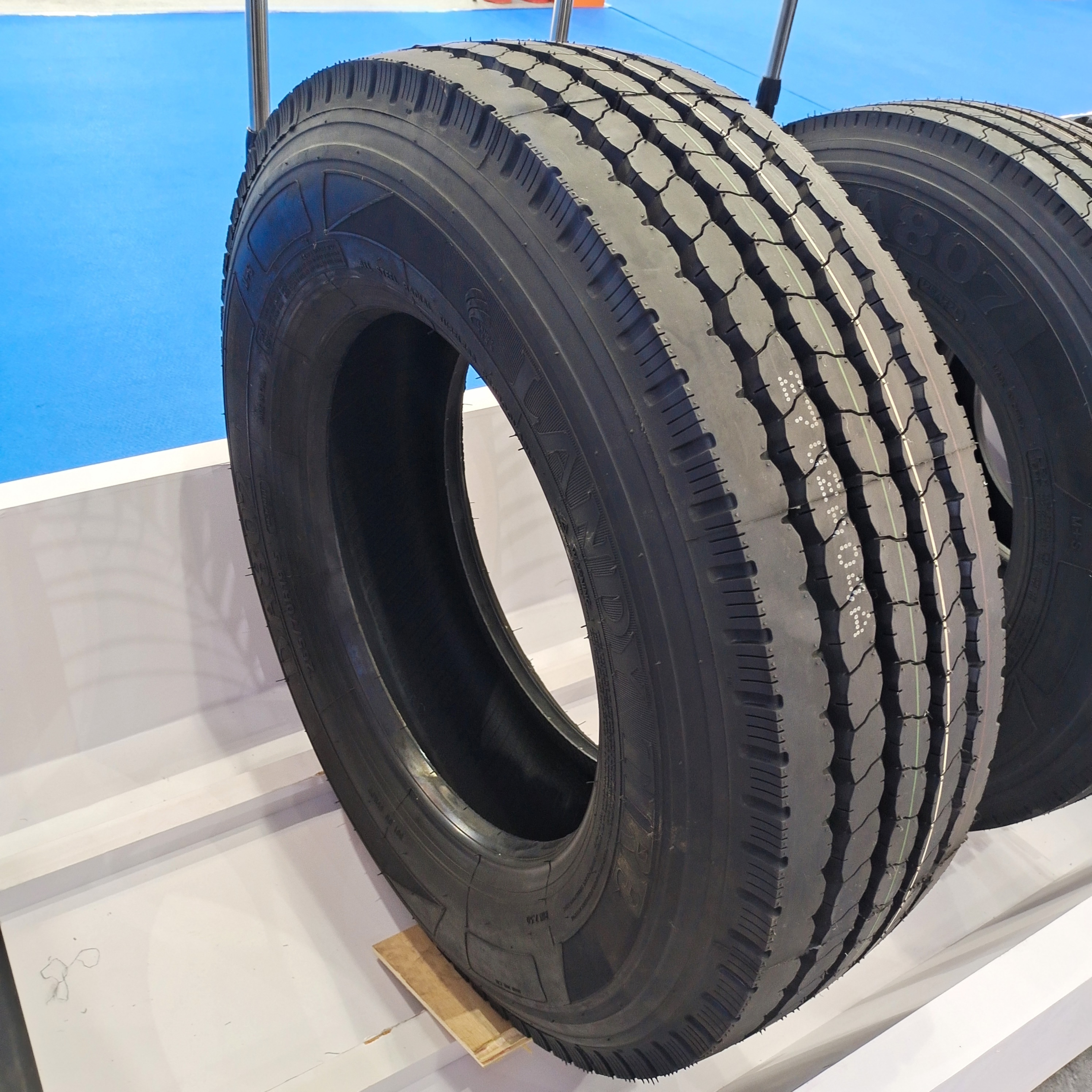 semi truck parts tire 11r225 38565r225  truck ling long tires bf goodrich tyres neumaticos r14 445 65 225