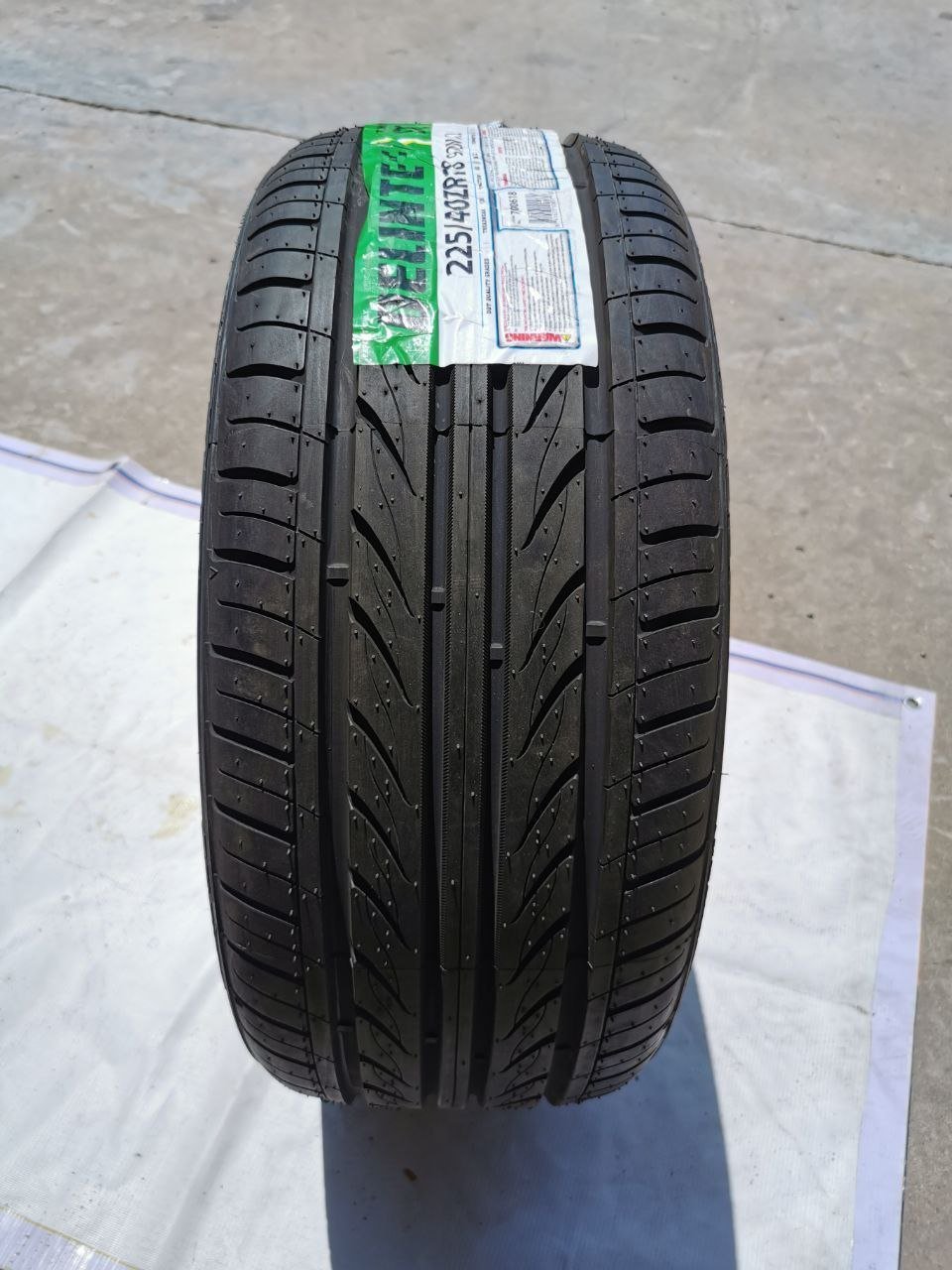 Passenger Car Sport Drifting Racing Runflat at Mt Ht LTR Tyres 225/45r18 245/40r19 235/55r19 255/35r19 245/45r19