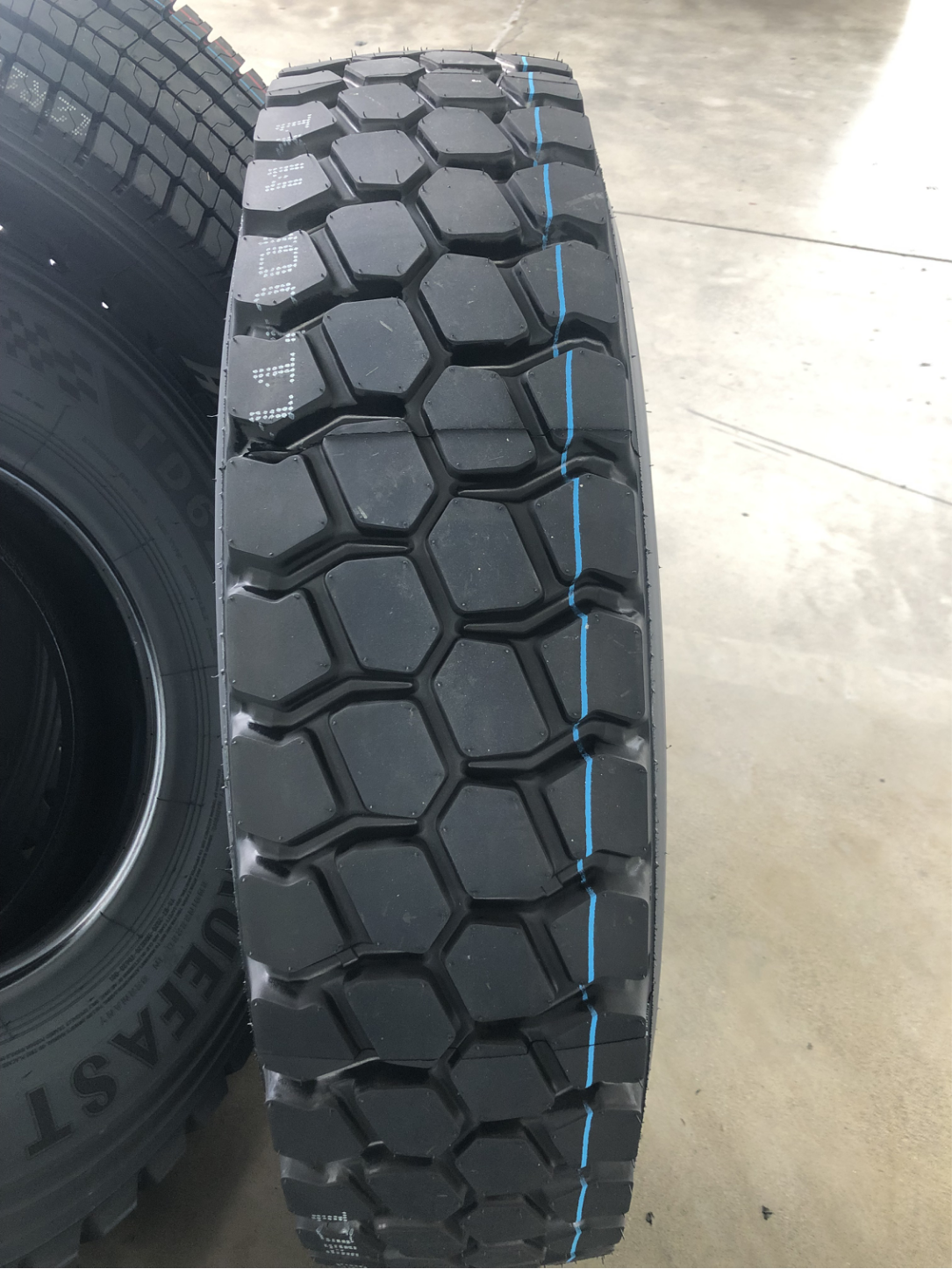 20inch Truck Tyre 900-20 1000 20 Tyre Truck 10.00r20 11.00R20 12.00R20 Truck Tyres DOVROAD/TRUEFAST/BOSSWAY