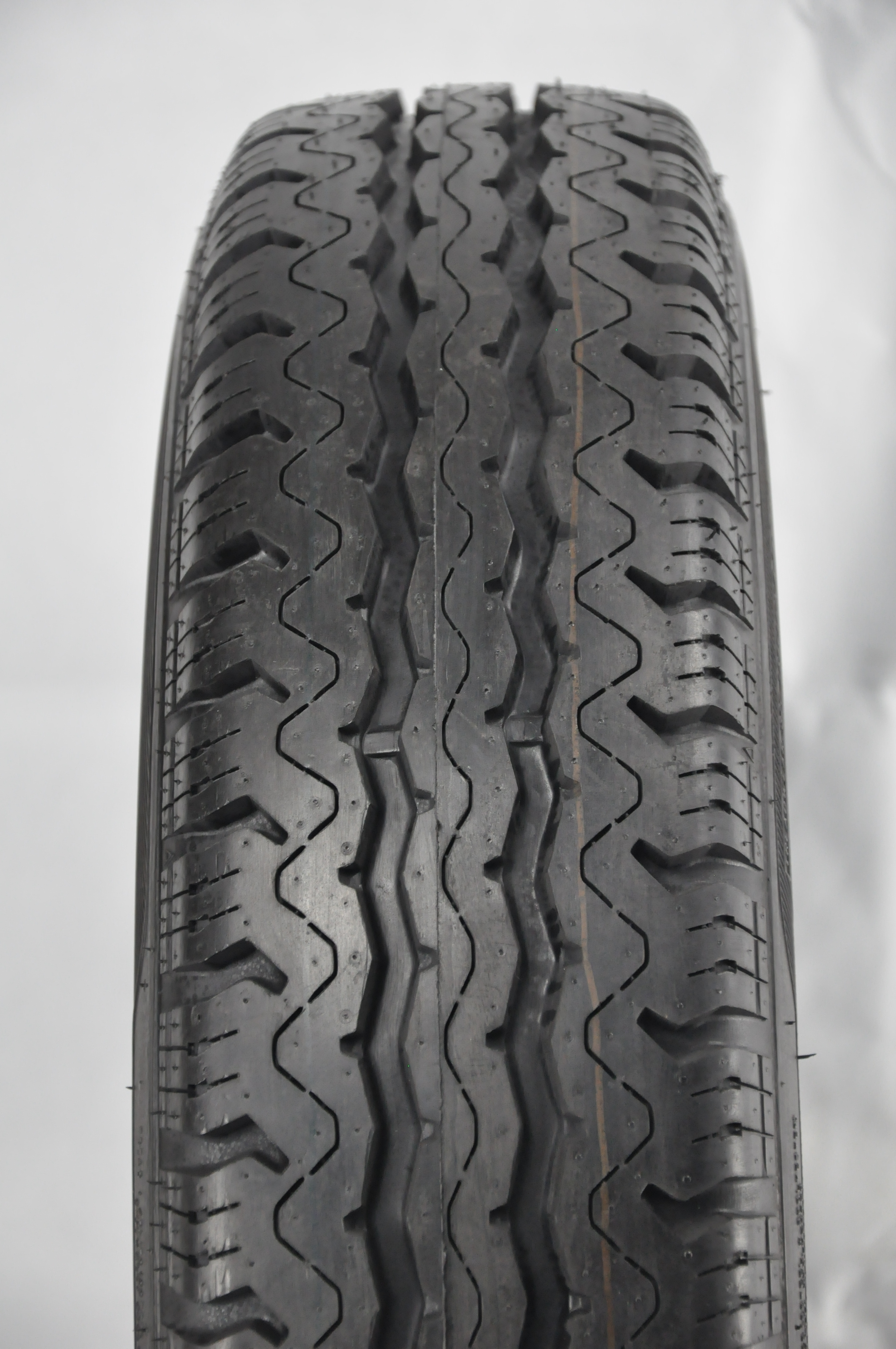 suzuki wagnore car tyre 195/55/14 235 75 15 tire made in  China