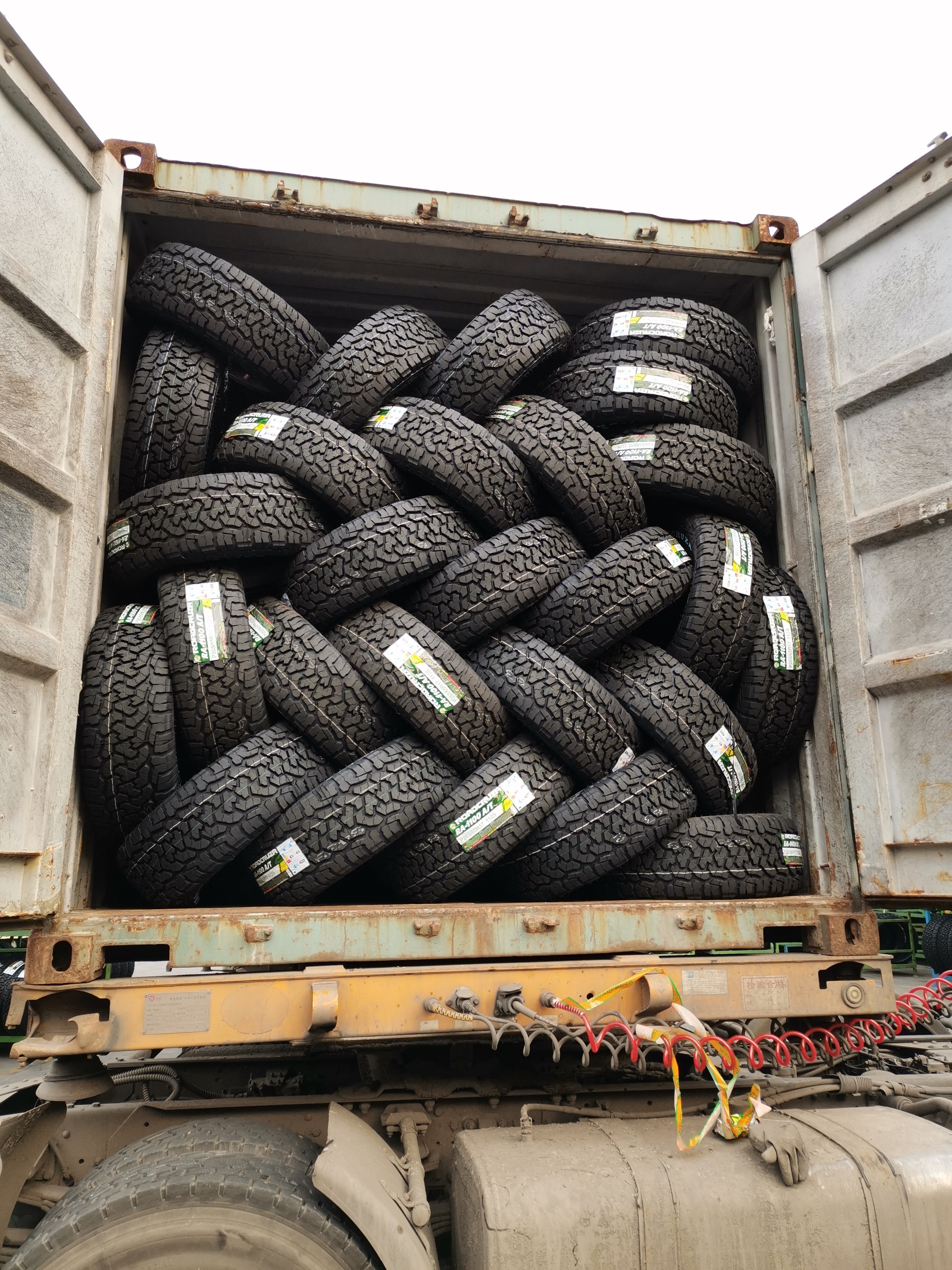 Chinese famous car tire pcr tire brand sentury landsail qingdao factory R12-R24 full sizes car tires 225/45ZR17 205/60R16