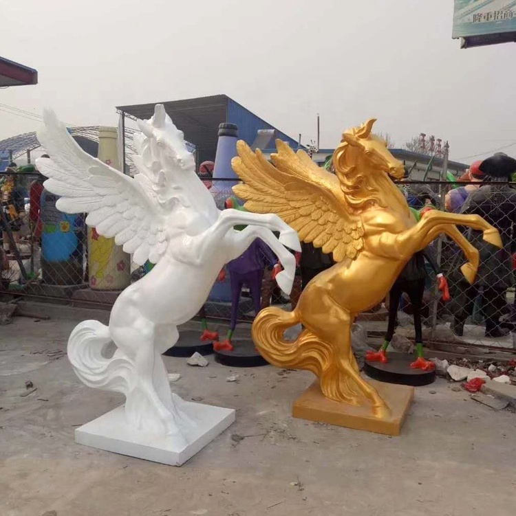 Instock fiberglass life size winged gold horse statue resin horse with big wingsfor sale