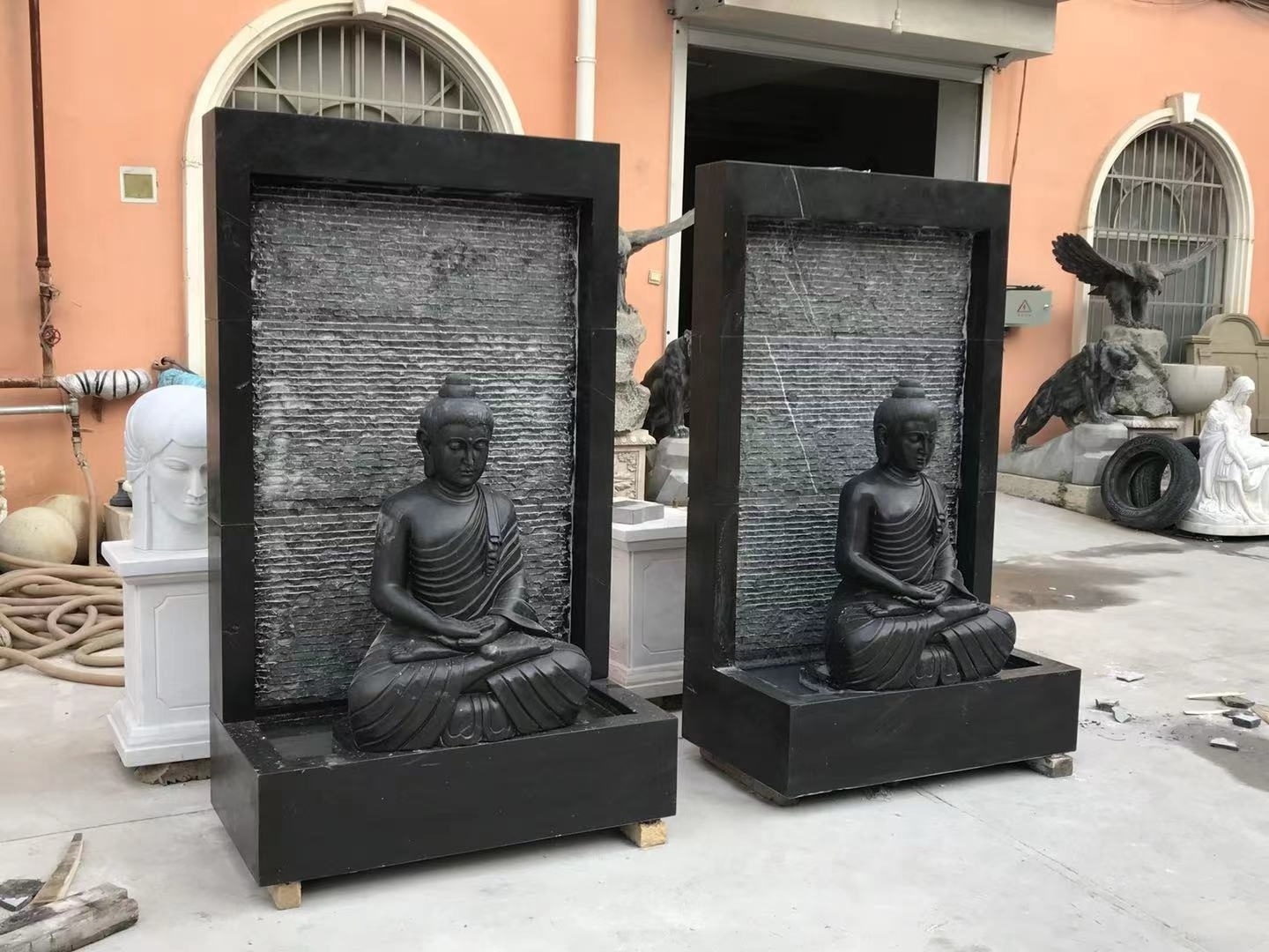 Outdoor natural stone black marble carved Buddha fountains statue wall water feature