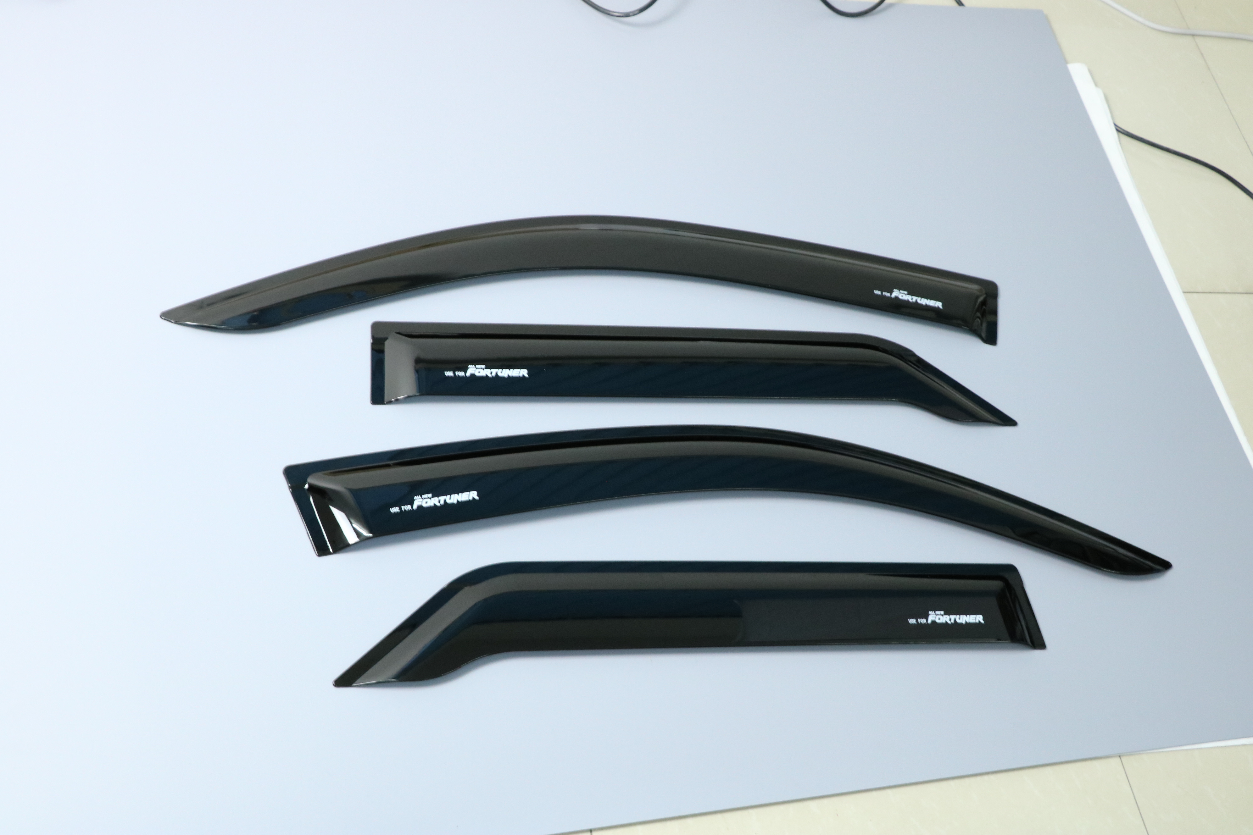 Factory Wholesale Car Accessories Protective Rain Sun Door Visor Window Deflectors for Toyota Hilux Fortuner Raize