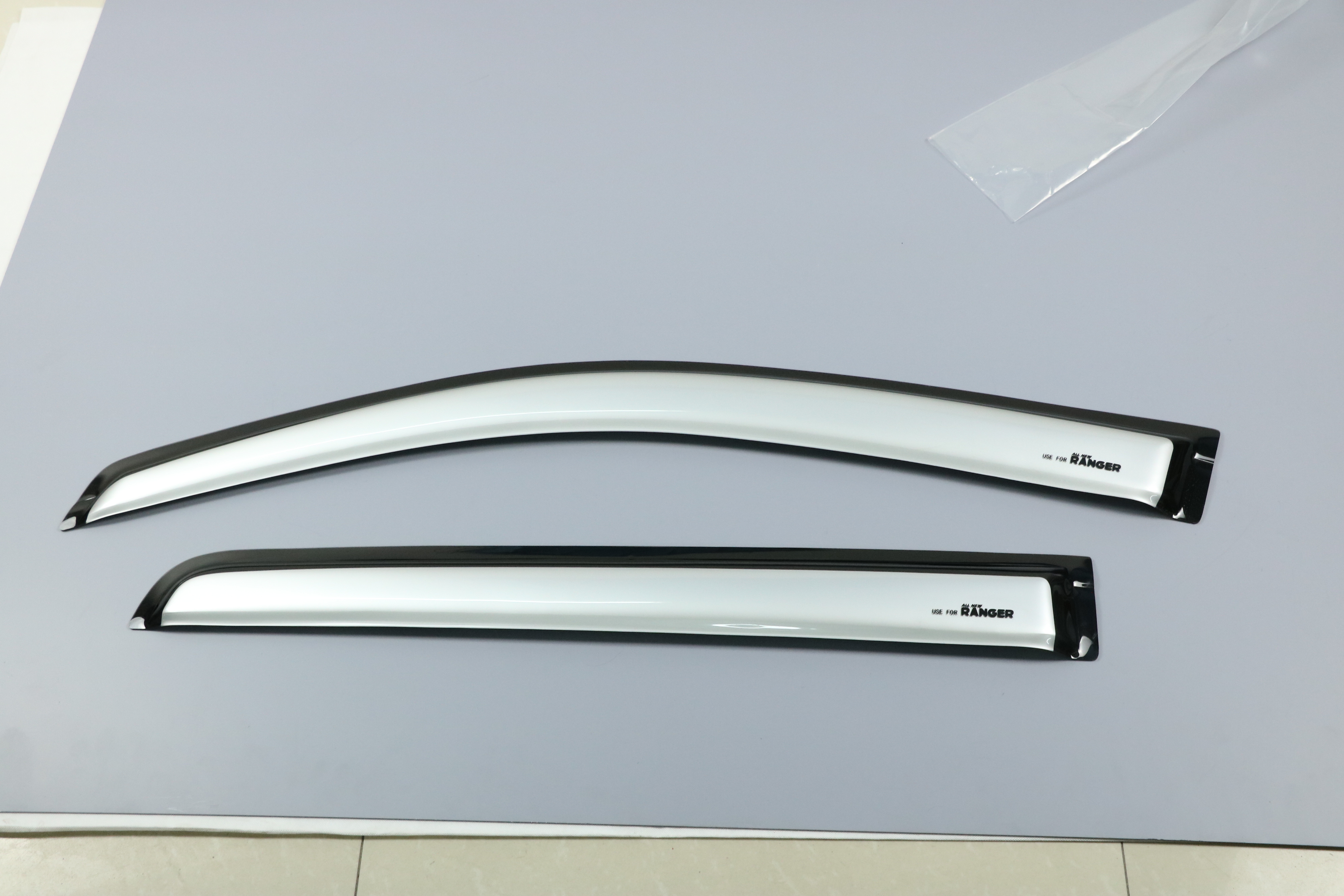 Factory Wholesale Car Accessories Protective Rain Sun Door Visor Window Deflectors for Toyota Hilux Fortuner Raize