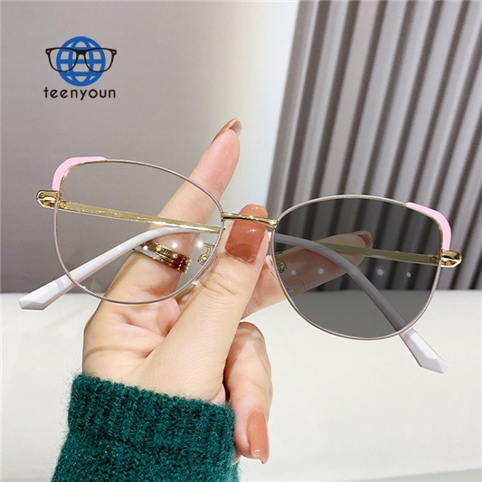 Teenyoun 2024 Anti Blue Light Frame Designer Optical Glasses Photochromic Eyeglasses Antireflective Photo Gray Glasses Wholesale