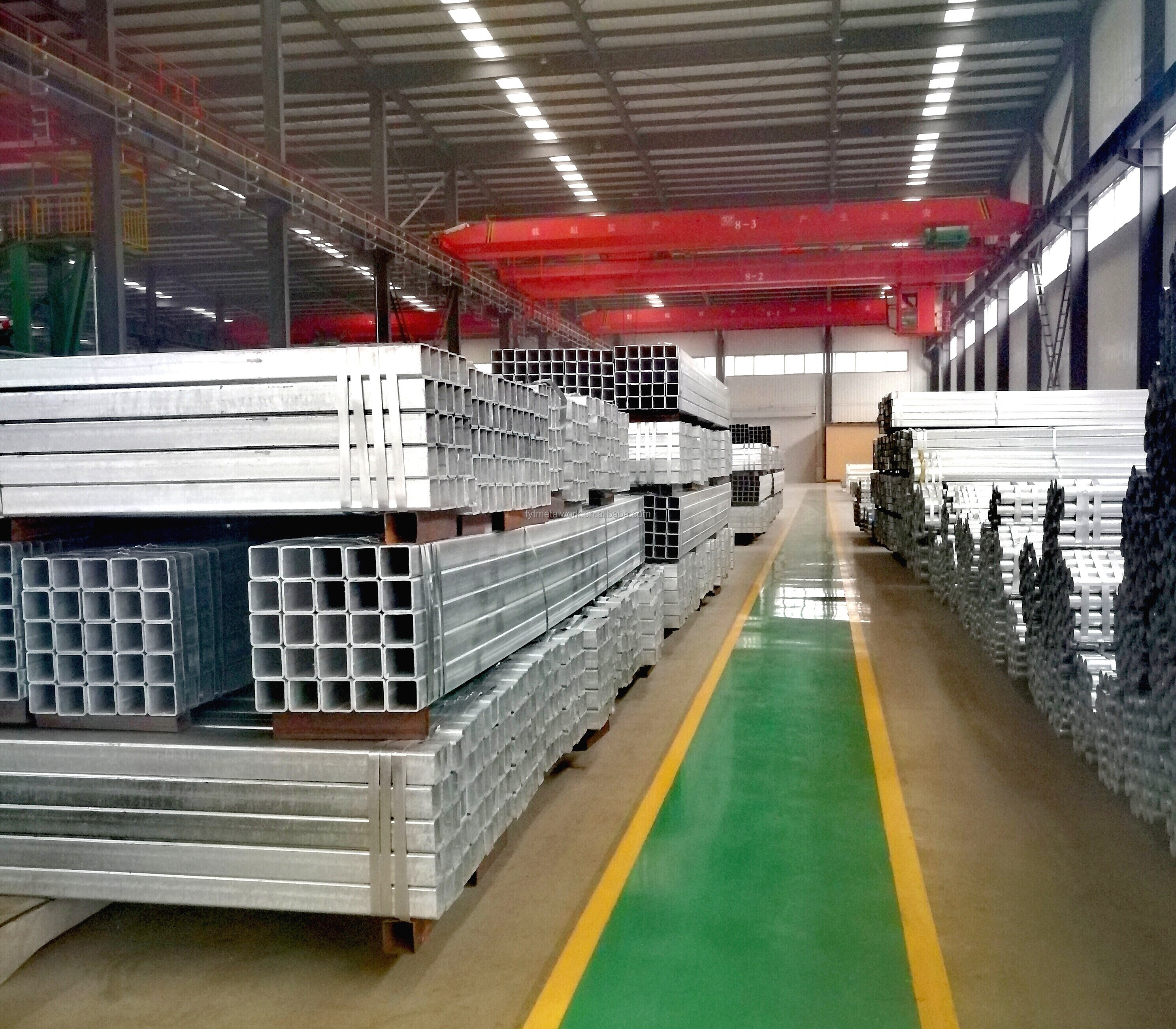 Manufacturers Hot Dipped Galvanized Steel Pipe 10 Ft 12ft 20ft Round Square Price Per Meter 18 Gauge Galvanized Steel Tube Pipe