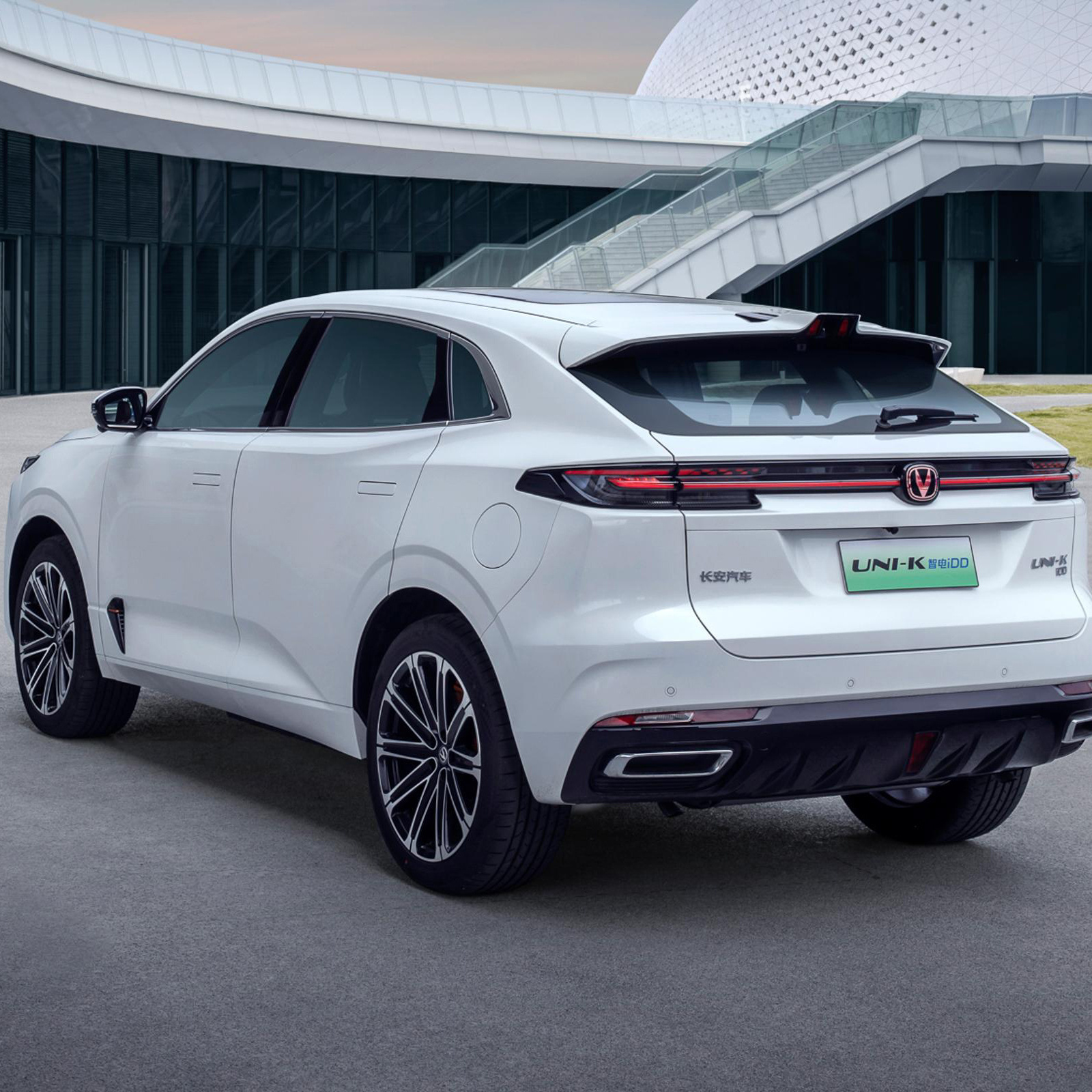 Changan Uni-K Idd Plug-In Hybrid 1.5t Electric Vehicle 135km Zhixiang Electric Vehicle SUV Electric Vehicle Sports Car