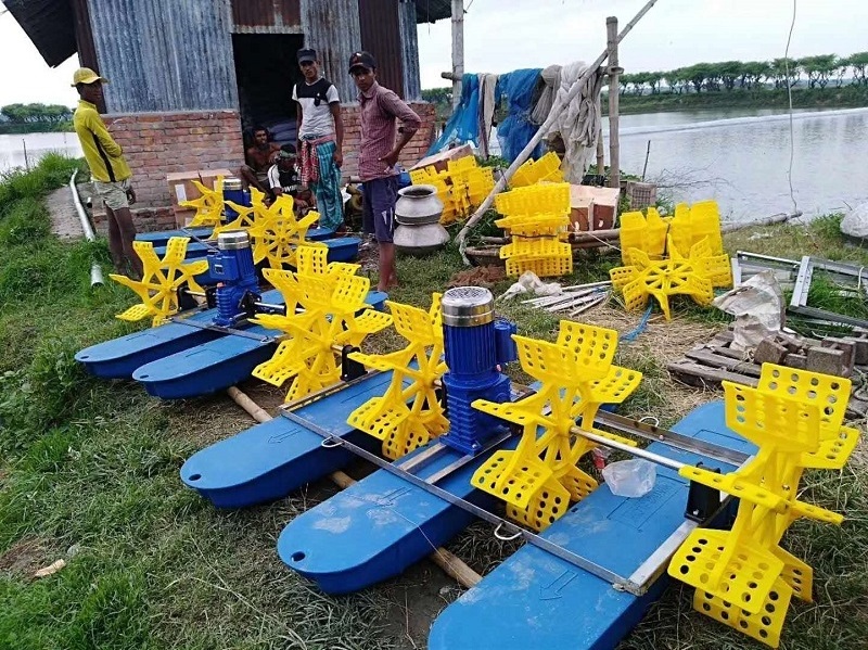 well-design paddle wheel aerator 2HP fish farm fish pond aerator hdpe floats shrimp farming machine