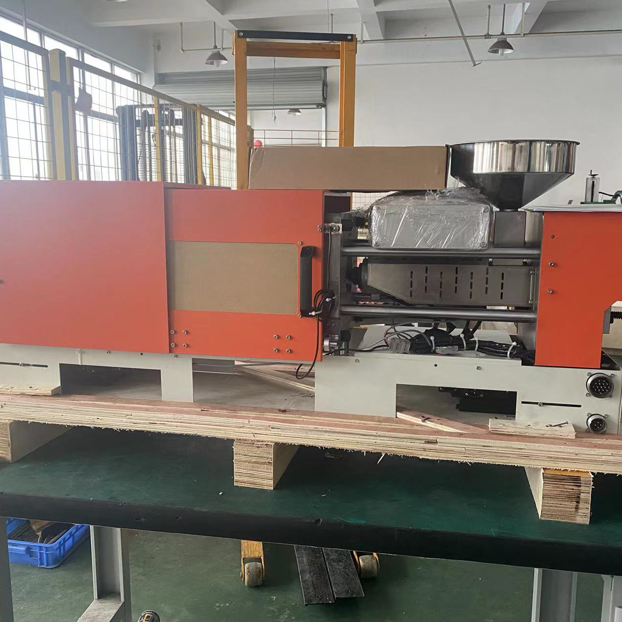 New Develop Sample Making Plastic Injection Molding Machine Small Size Desktop Use Home Power Production Work Plastic Machine