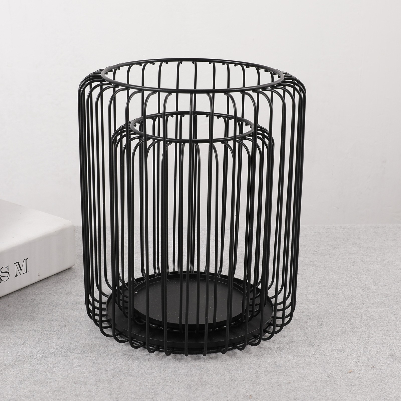 Black Retro metal iron wire Candle Holders Set of 2 home decoration Candlestick holders