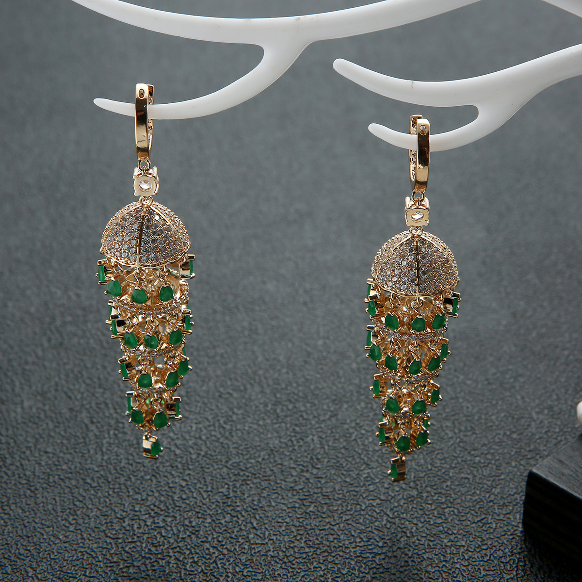 2021 Luxury  Diamond Hollow Lantern green Cute and fashionable Rain Drop Dangle earrings