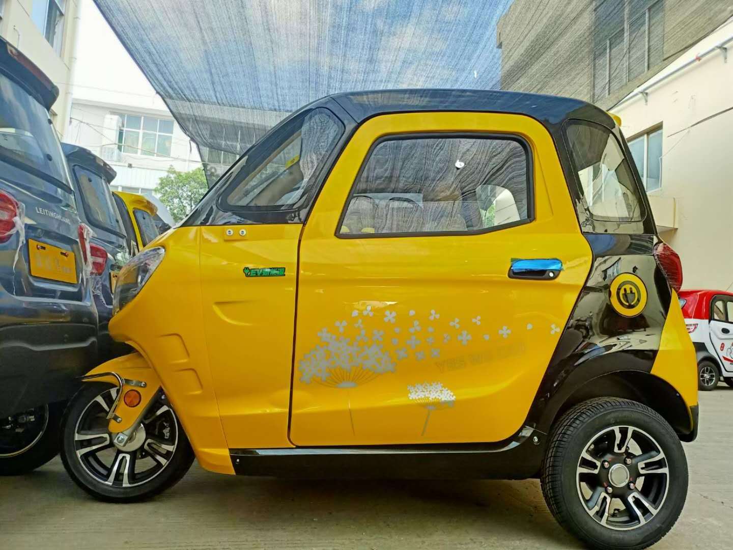 2023 Best Price Adults 3 Wheel Electric Car 3 Seater Electric Tricycles mobility delivery three wheels electric car with 48v