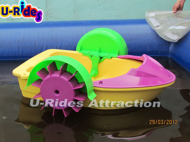 different sizes family hand aqua cycle paddle boat swimming pool plastic hand crank water paddle boat for water park