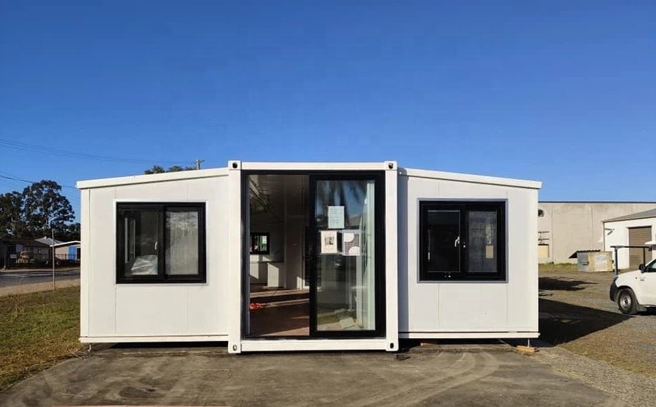 Factory Direct Sales Reasonable Price Container House Hydraulic Open