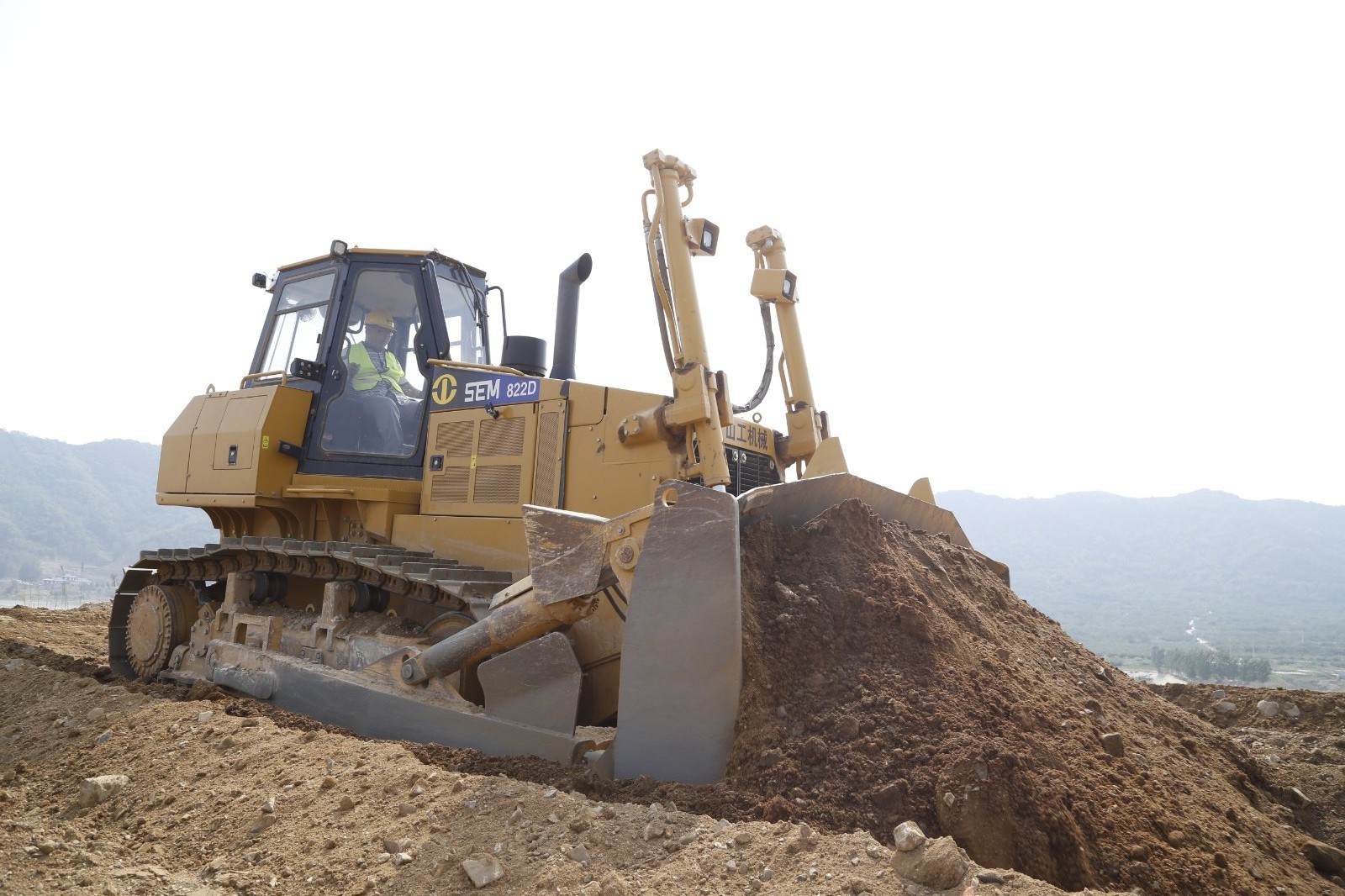 China SEM822D 235hp bulldozer with spare parts cheap price for sale  Crawler Bulldozer Compact Bulldozer