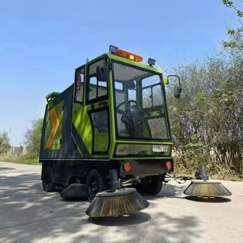 High Efficiency Ride-on Road Sweeper Artificial Grass Sweeper Dust Removal Road Floor Sweeper