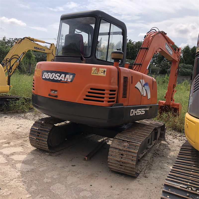 Used Doosan DH55 excavator, 5.5 tons Doosan DH55 DH60 hydraulic backhoe crawler mini excavator excavadora with dozer blade