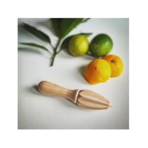 Hot sale kitchen gadgets wooden lemon reamer tools hand press garlic squeezers crusher best design high quality