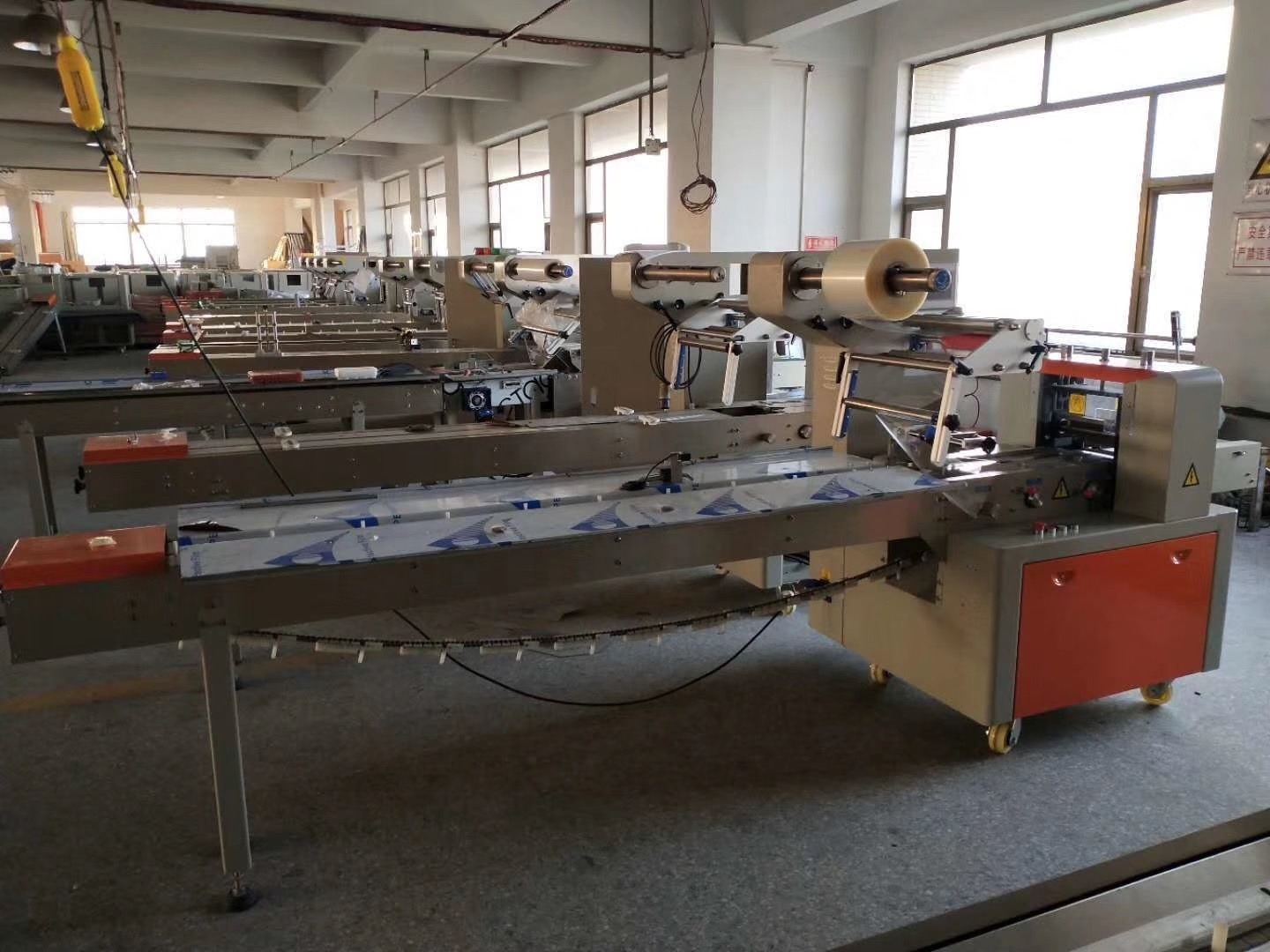 Horizontal Packaging Equipment for Gauze Roll Automatic Gauze Bandage Packing Machine Medical Gauze Bandage bagging Machine