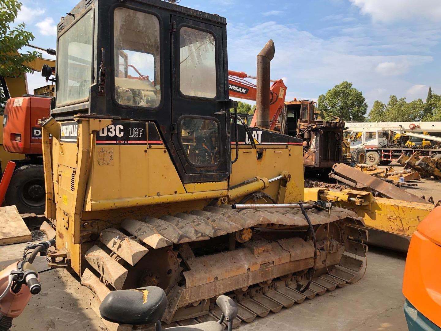 Cat D3C dozer Caterpillar D3C mini bulldozer  for Sale Japan CAT UNIQUE Engine Pump Technical Parts low maintenance cost