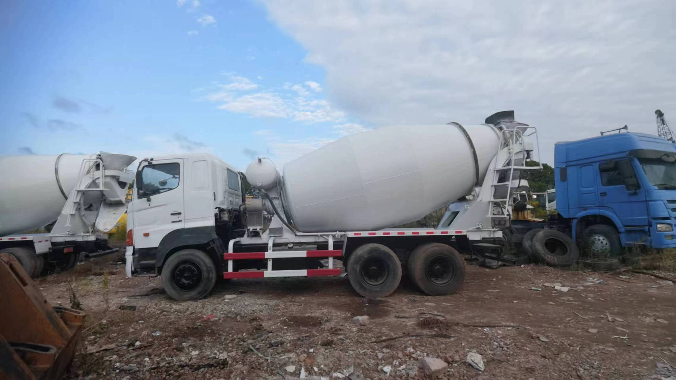 Second-hand concrete mixer Hino 700 Concrete Mixer Truck Concrete Mixer Truck Low Price 1 year warranty