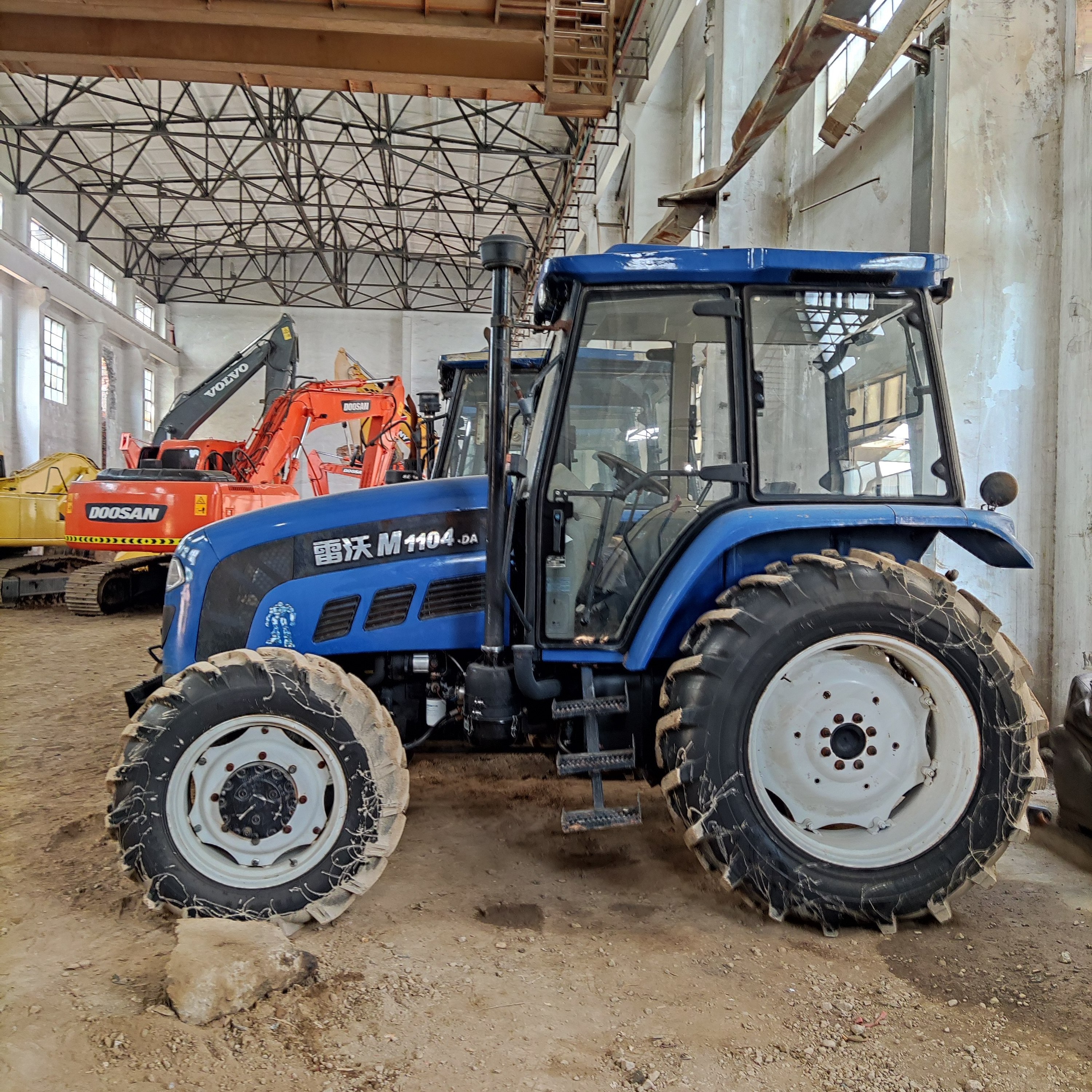 Used 2016 LOVOL tractor M1104 110 HP Farm Wheel Tractors in Sale