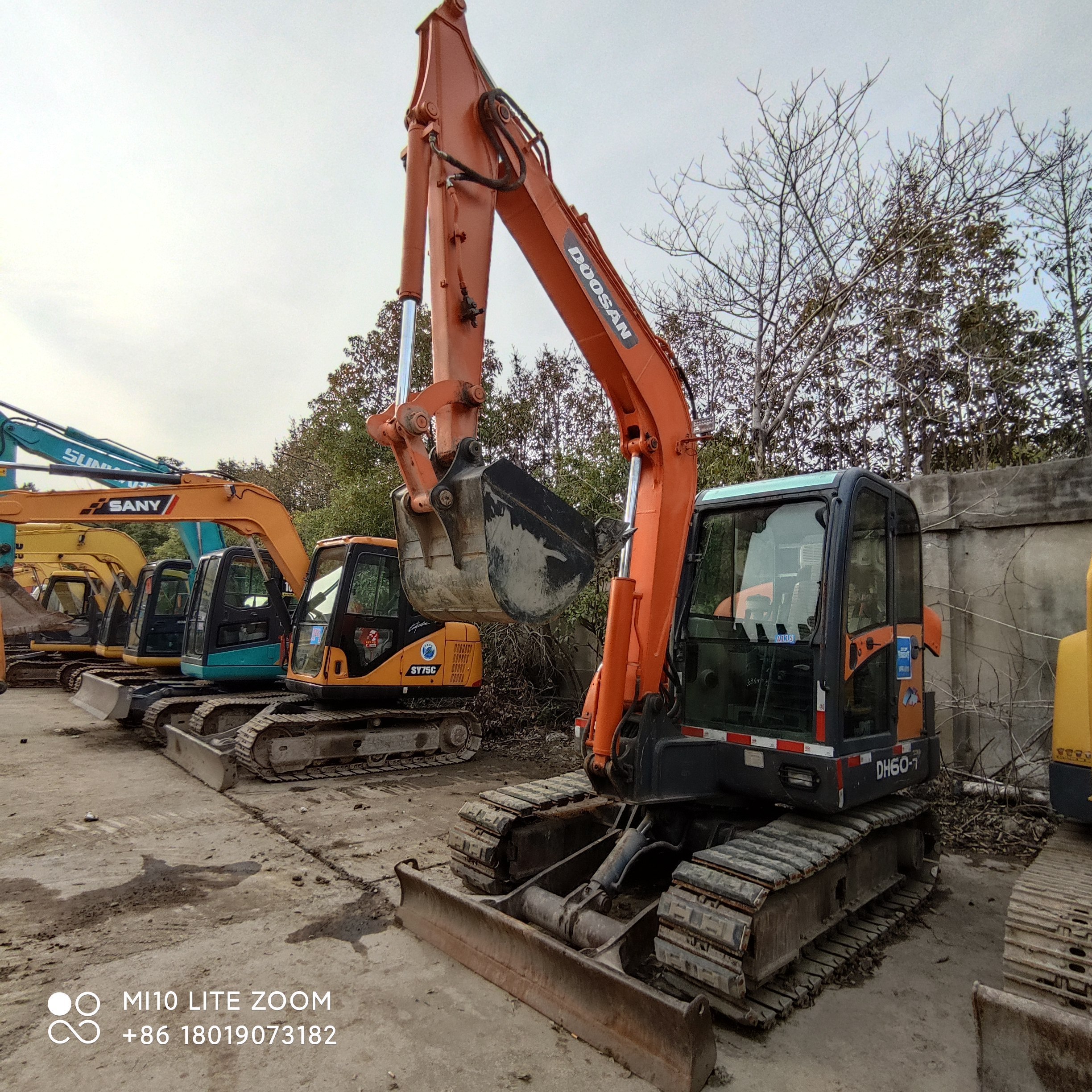 The new style  Secondhand  6 TON Construction Equipment Used doosan excavator  dh60-7  cheap price mini excavator with dozer