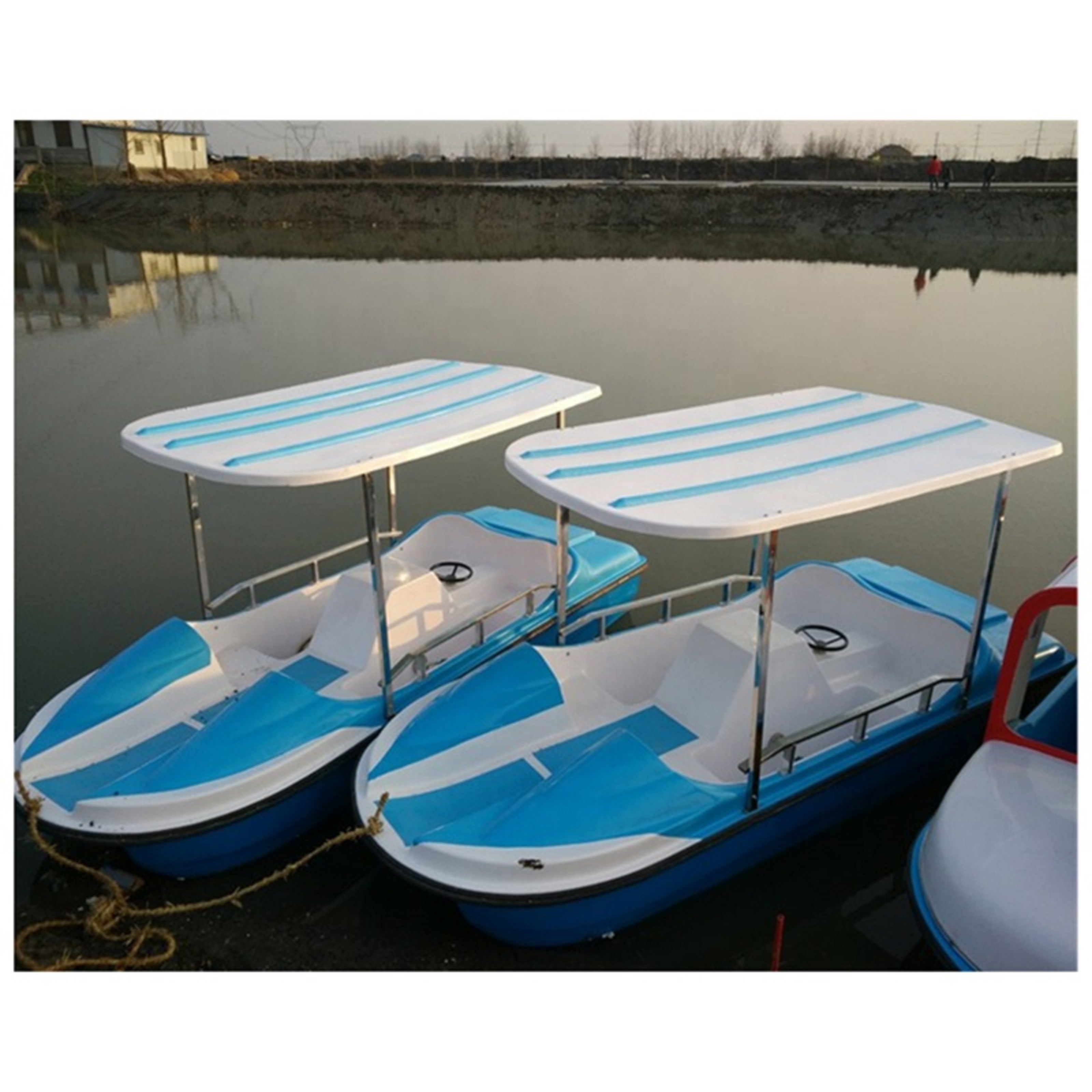 4 Person Fiberglass water Leisure Tour Pedalo Boat with Canopy For Amusement Park