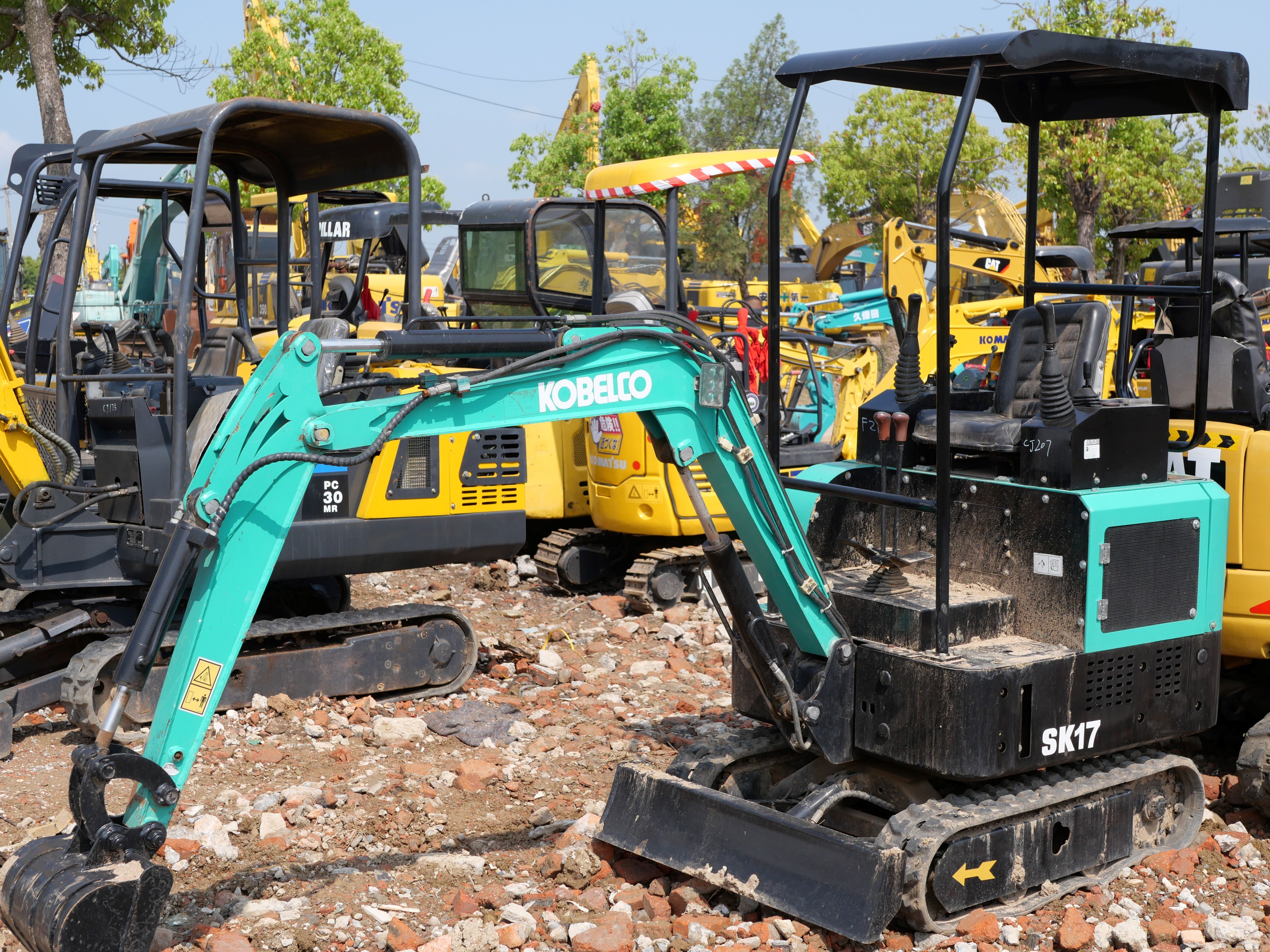 Used Kobelco sk17 mini excavator with mini shovel 1.7 ton second hand kobelco 17 Small Hydraulic Digger for sale