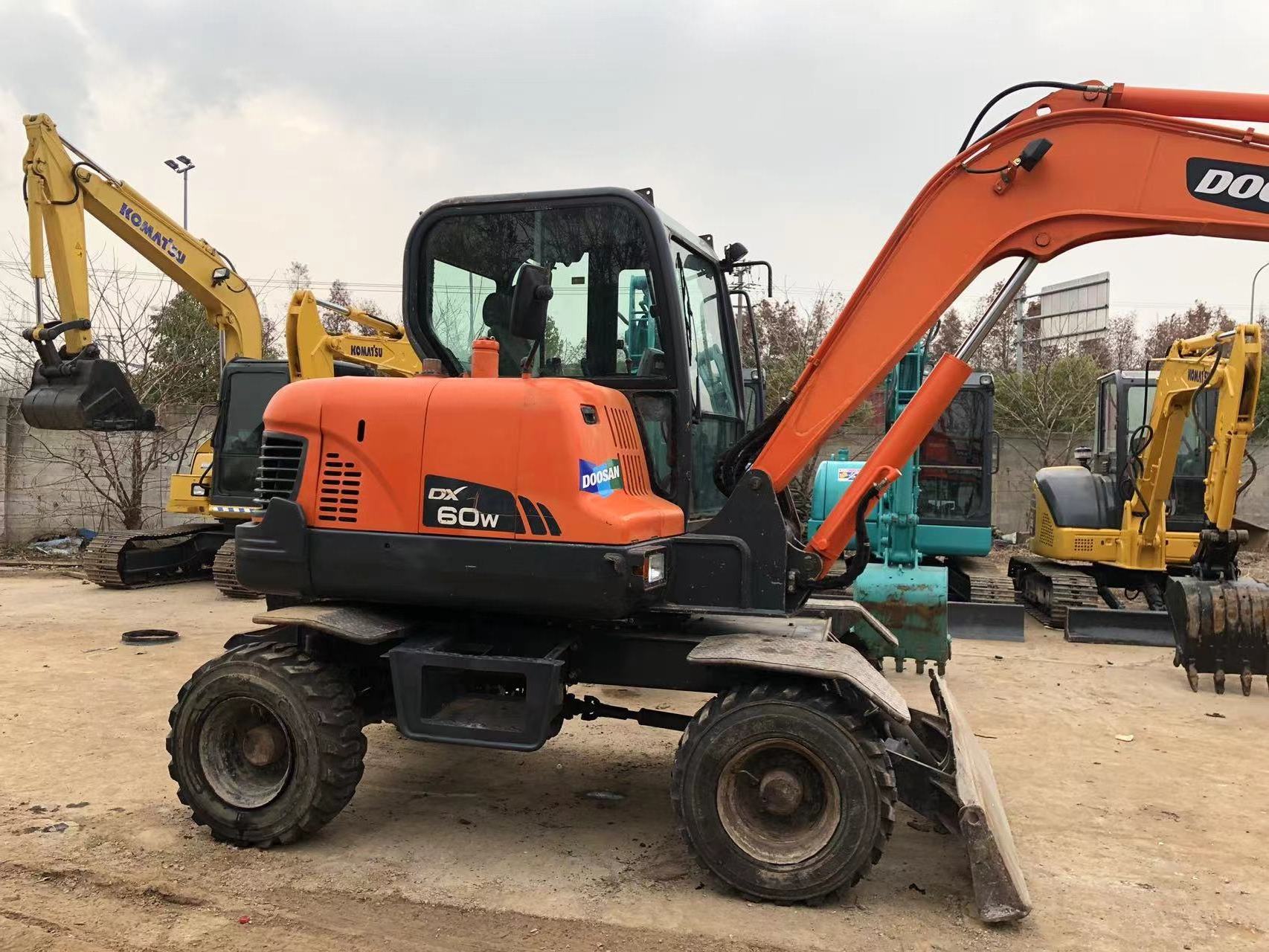 DOOSAN DX60W Used Wheel Excavator