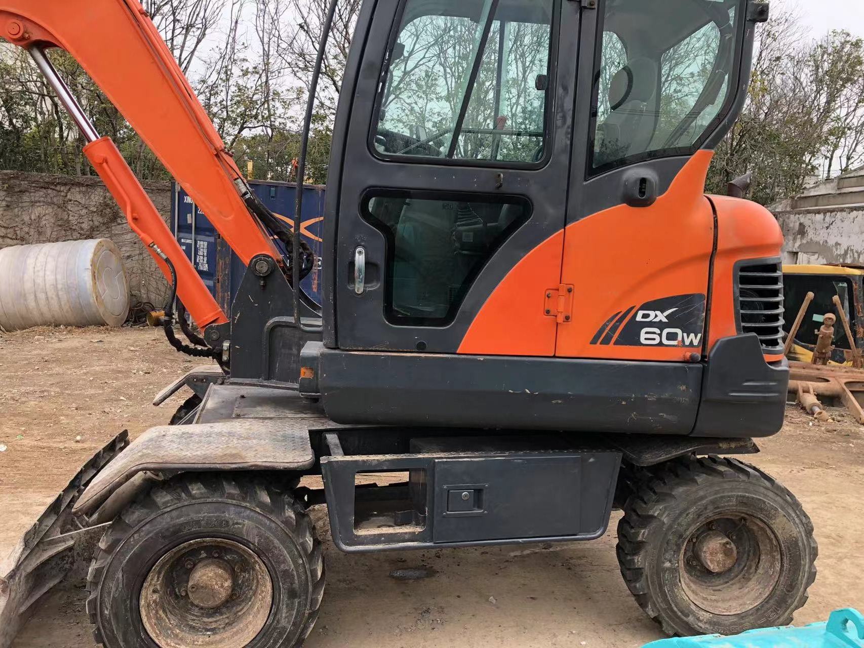 DOOSAN DX60W Used Wheel Excavator