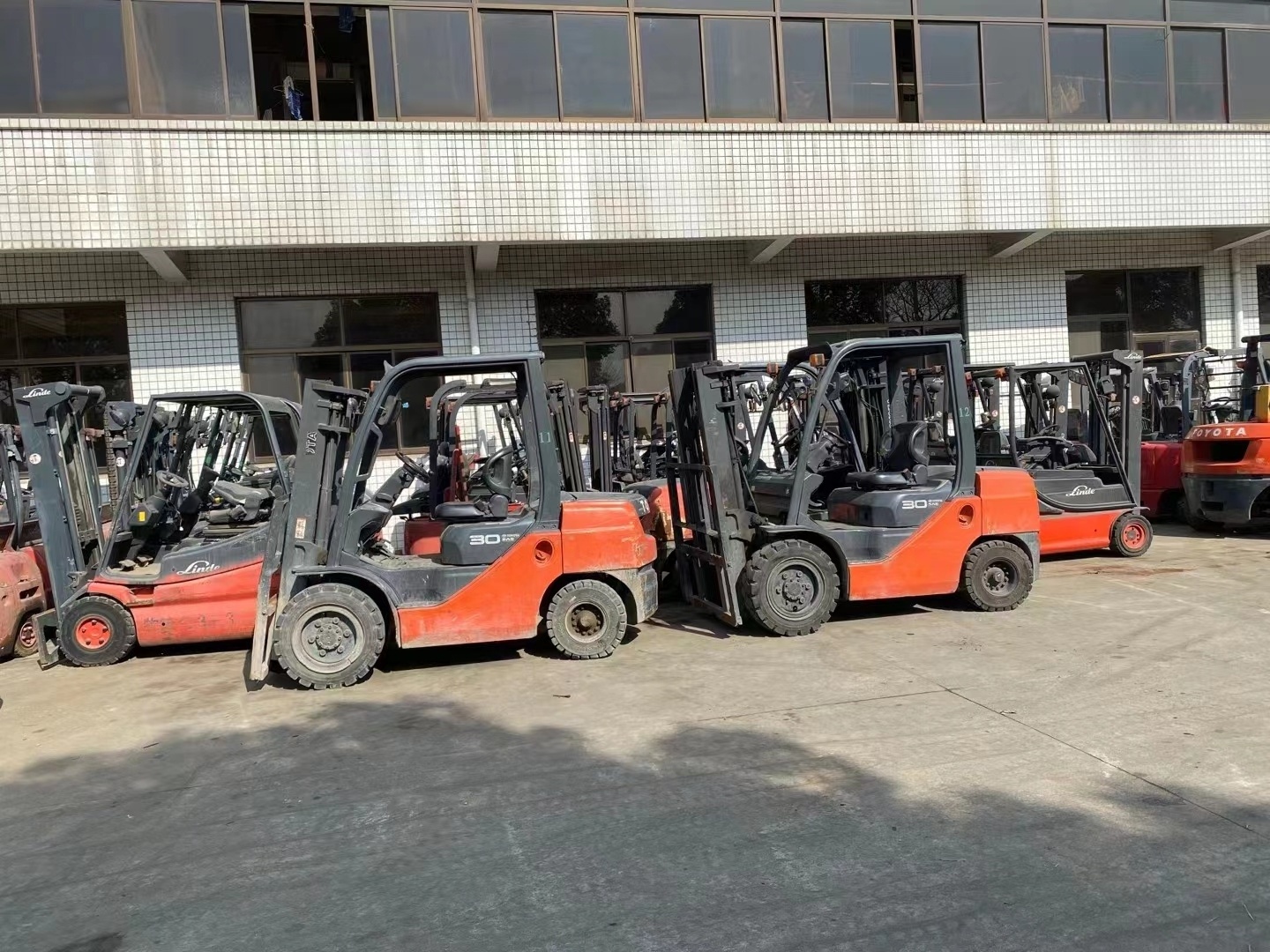 Used forklifts toyota 3 ton diesel used warehouse forklift shanghai yard  used forklift diesel 3tons on sale