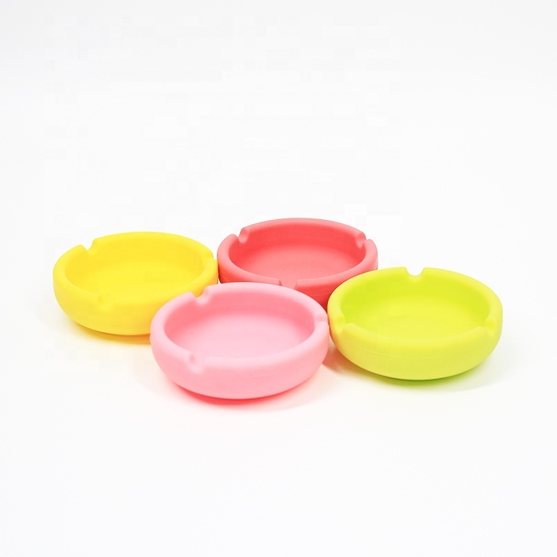 UKETA customized logo and color durable bowl shape heat resistant soft pocket luminous silicone ashtray