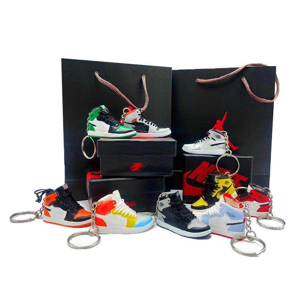 Wsnbwye Top Selling Retro Rubber Pvc Sneaker Keychain 3d Mini Shoe Keychain Personalized  Mastercard Print Keychain