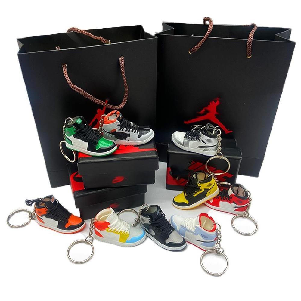 Wsnbwye Top Selling Retro Rubber Pvc Sneaker Keychain 3d Mini Shoe Keychain Personalized  Mastercard Print Keychain